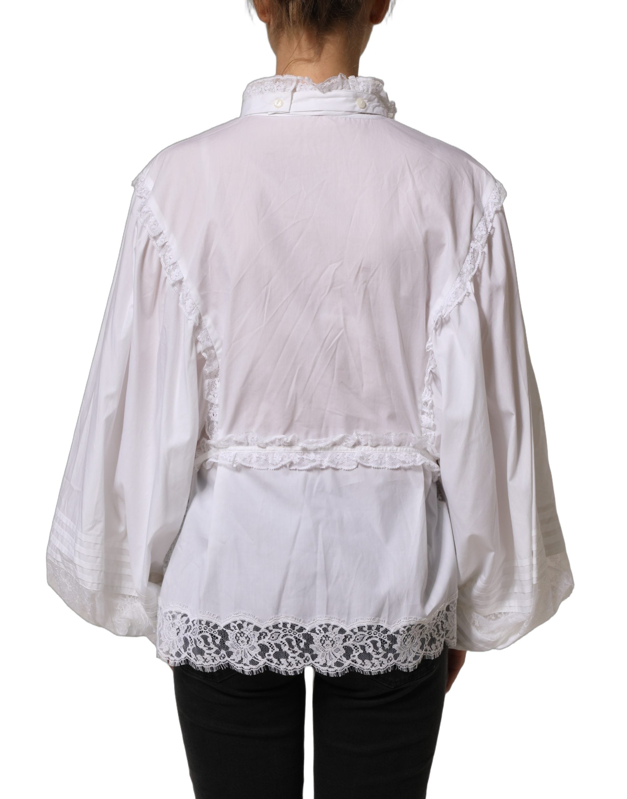 Blouse blanche Dolce & Gabbana en dentelle à volants et embellissements, vue de face, détails élégants et texture fine.