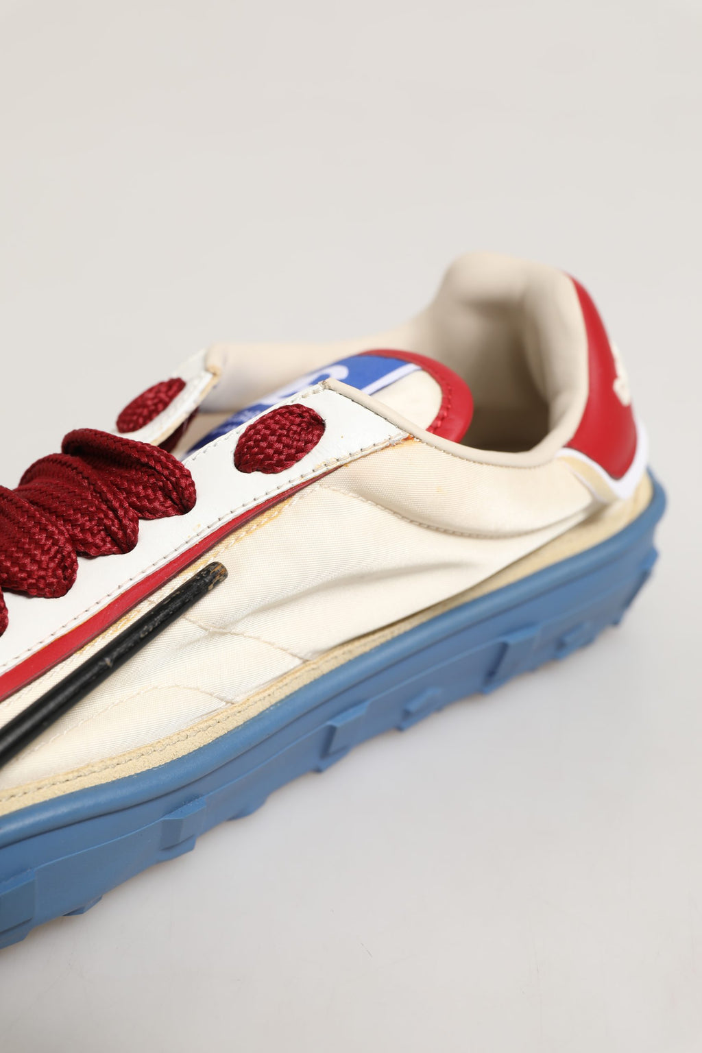 Chaussures de sport Dolce & Gabbana Old Runner multicolores avec lacets, sneakers tendance pour homme ou femme.