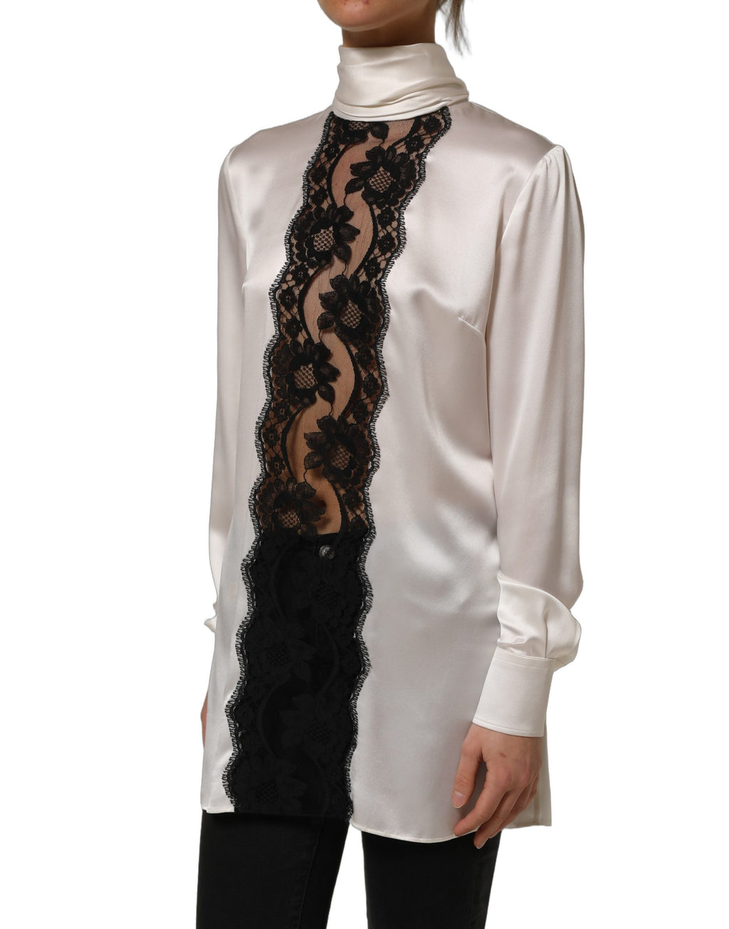Blouse blanche en satin Dolce & Gabbana avec manches longues et bordure en dentelle, élégante et raffinée.