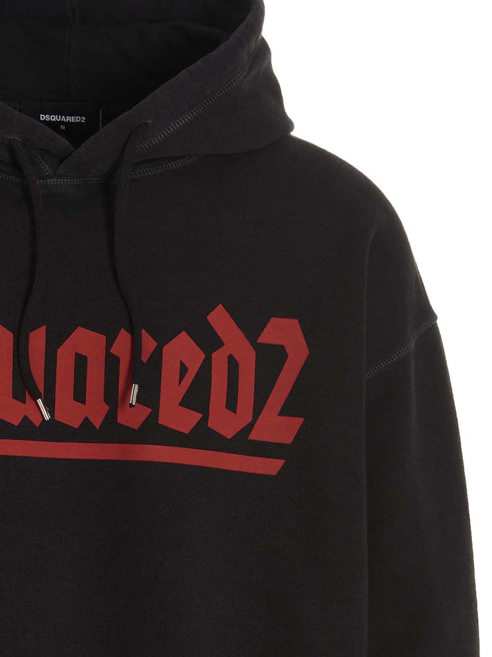 Sweat-shirt en coton noir de Dsquared², coupe décontractée, avec logo discret, porté sur un mannequin.