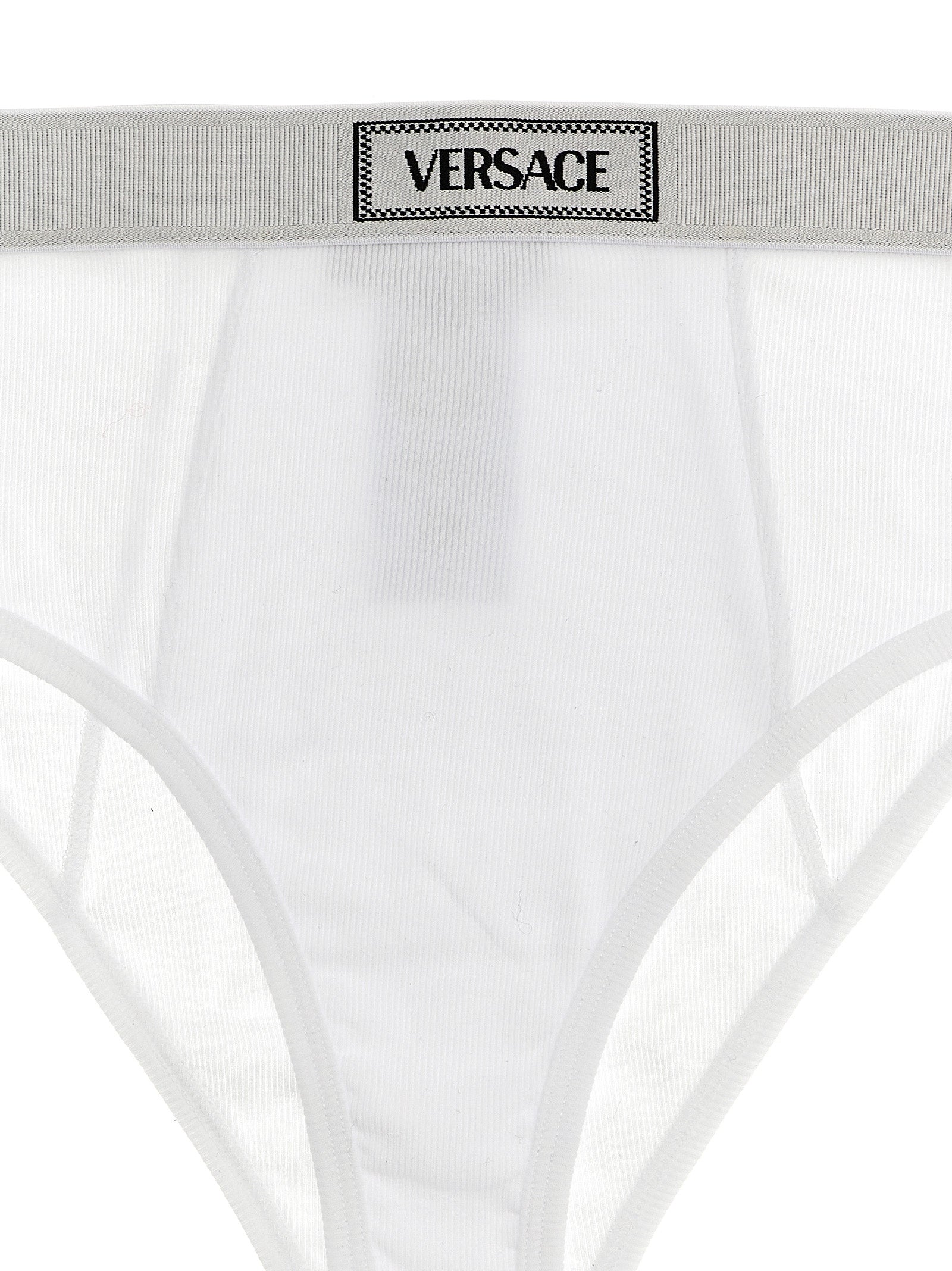 Coton blanc Versace, slip briefs pour homme, design élégant et confortable, visible avec logo Versace sur la ceinture.