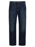 Jeans slim en coton bleu de Dolce & Gabbana, coupe ajustée, porté sur un modèle, détails de couture visibles.