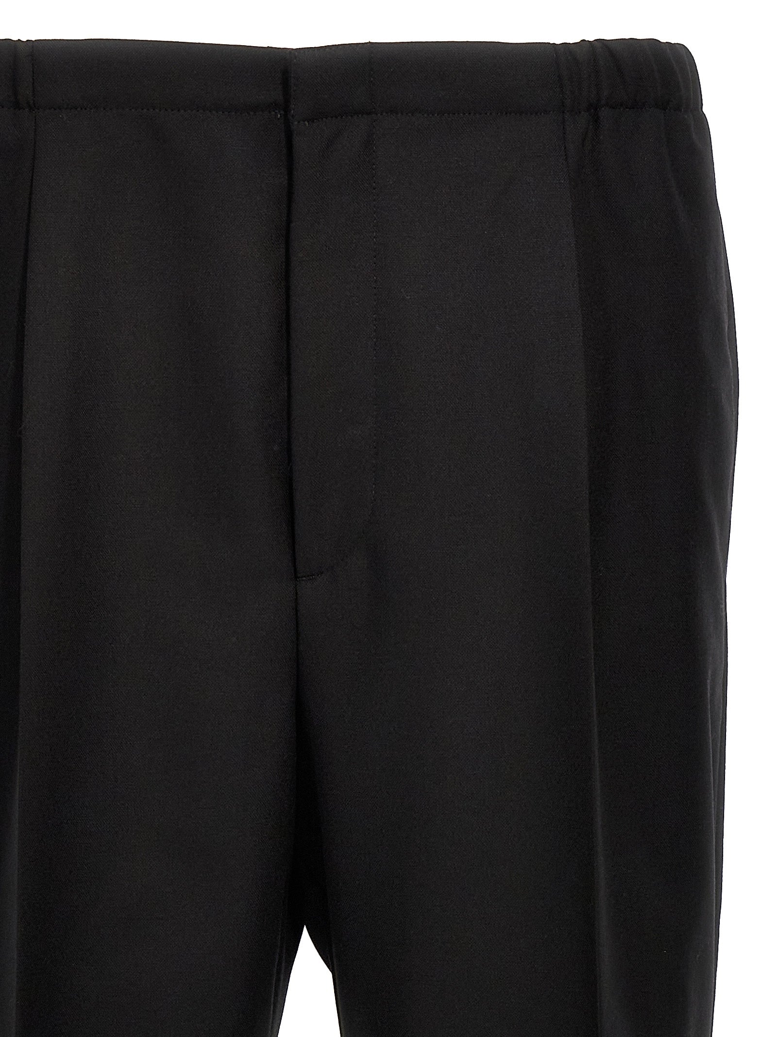Pantalons de costume Fendi en laine vierge noire, coupe élégante, détails sophistiqués, pour femme ou homme.