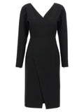 Robe midi Fendi noire en viscose avec ceinture, élégante et fluide, portée sur un fond neutre.