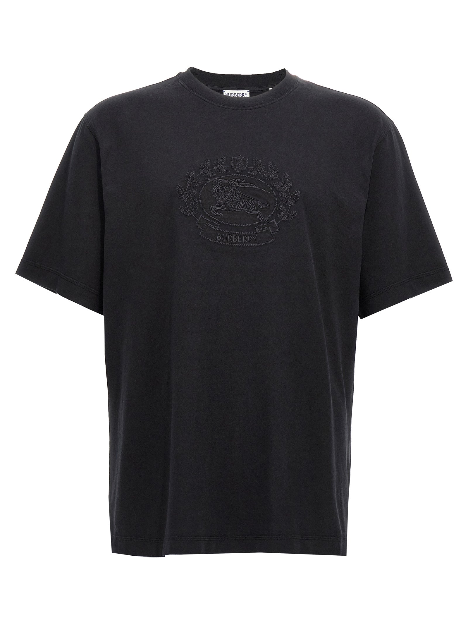 T-shirt en coton noir Burberry, coupe classique et logo discret, affiché sur un mannequin.