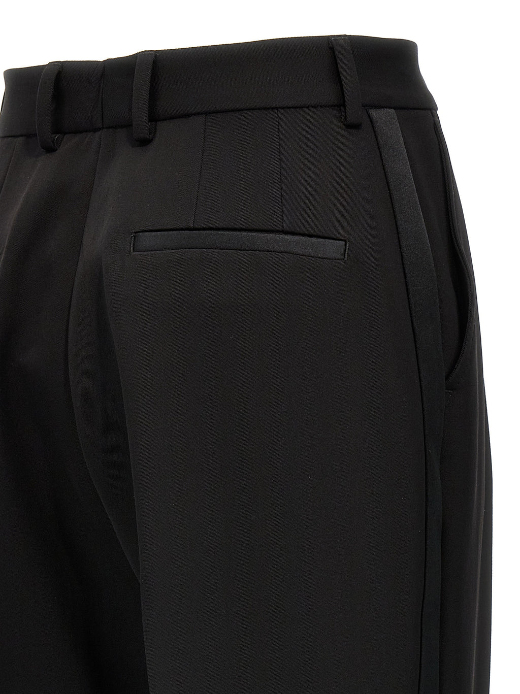 Costume de smoking noir en laine vierge de Dolce & Gabbana, veste élégante avec détails sophistiqués, pour homme.