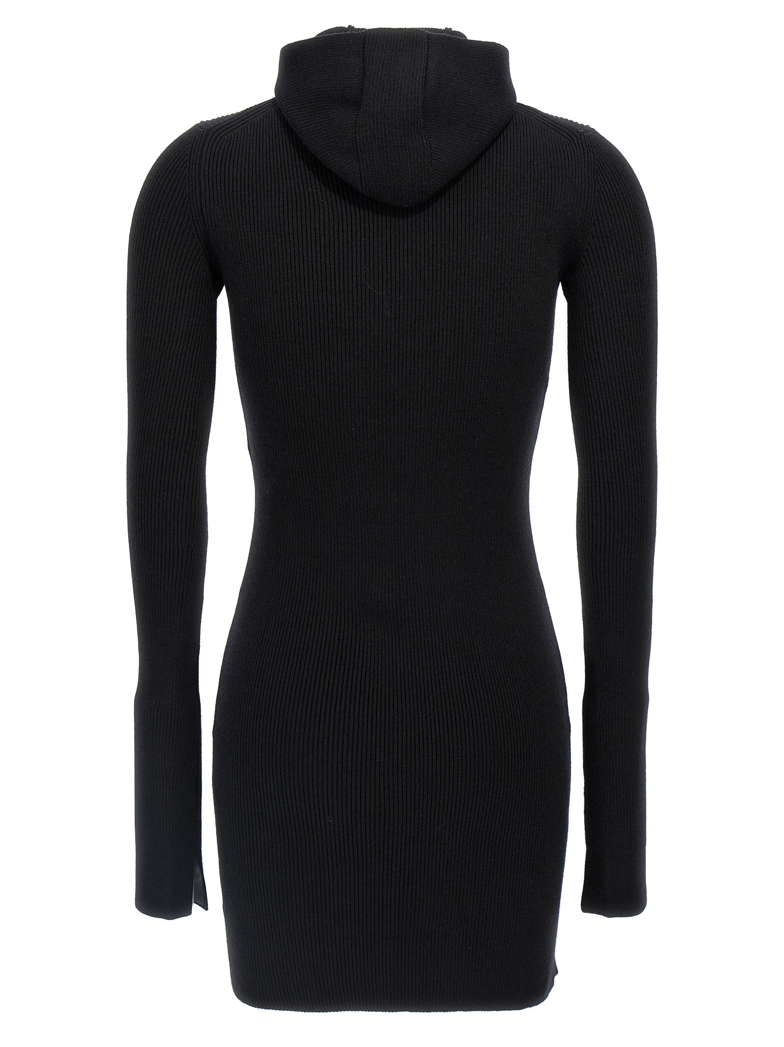 Robe courte en laine noire de marque Fendi, ajustée, avec détails élégants, portée sur un mannequin.