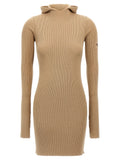 Robe courte beige en laine de Fendi, élégante et sophistiquée, avec un design moderne et une coupe flatteuse.