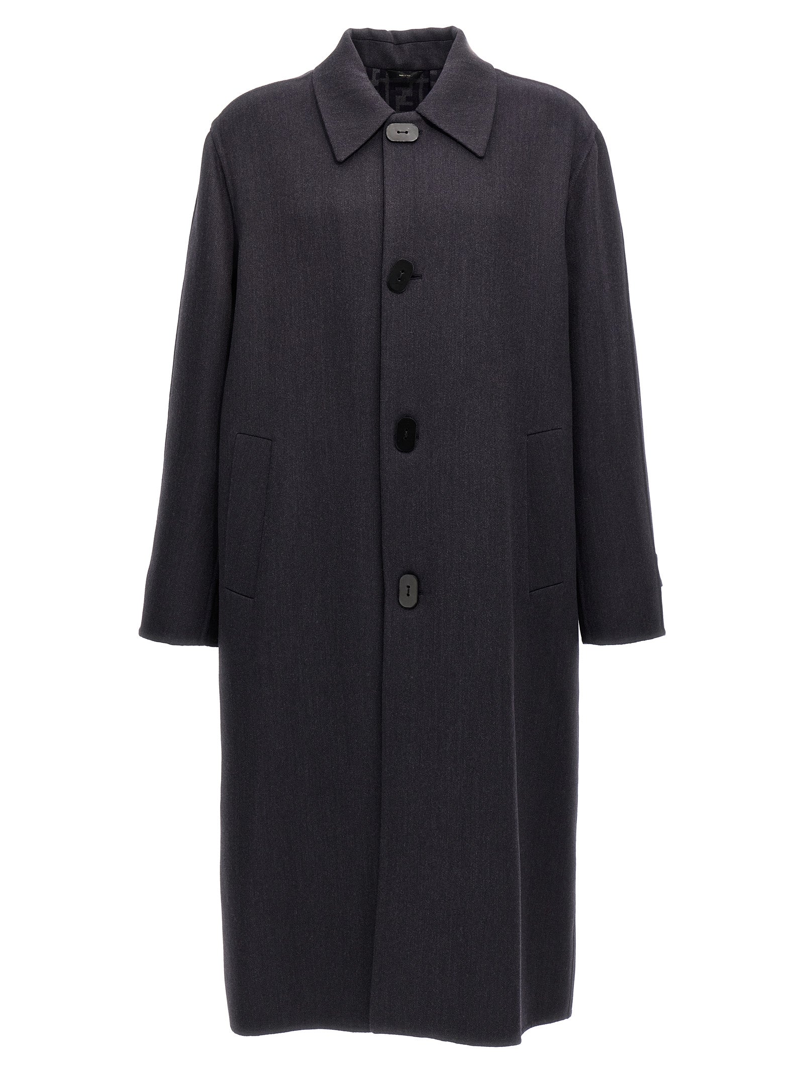 Manteau en laine vierge bleu de Fendi, coupe élégante, porté sur un mannequin, détail des finitions sophistiquées.