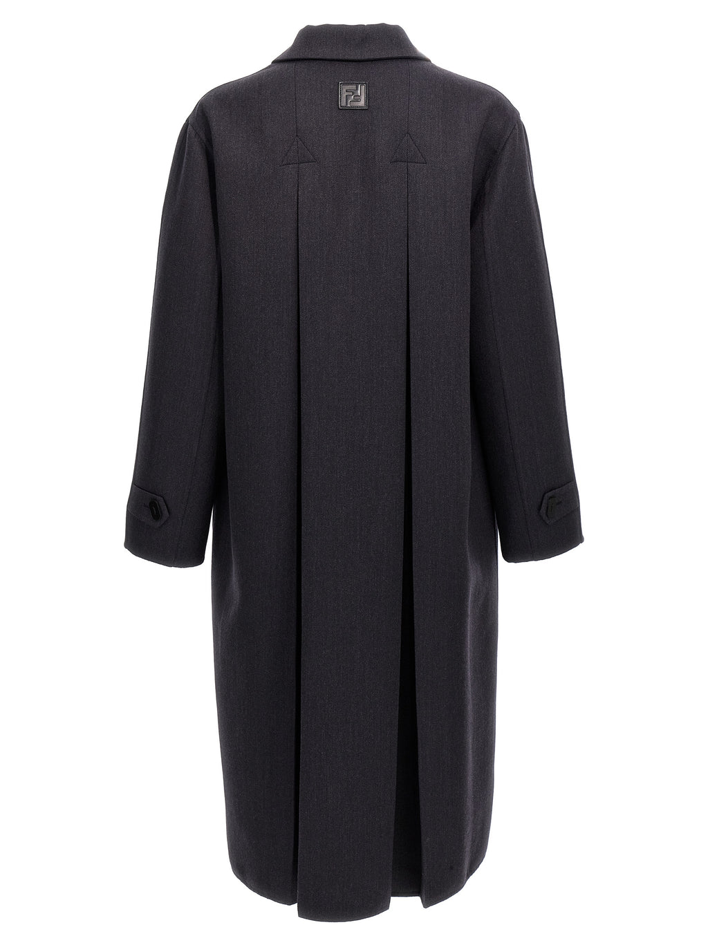 Manteau en laine vierge bleue de Fendi, coupe épurée, porté sur un mannequin, détails de couture visibles.