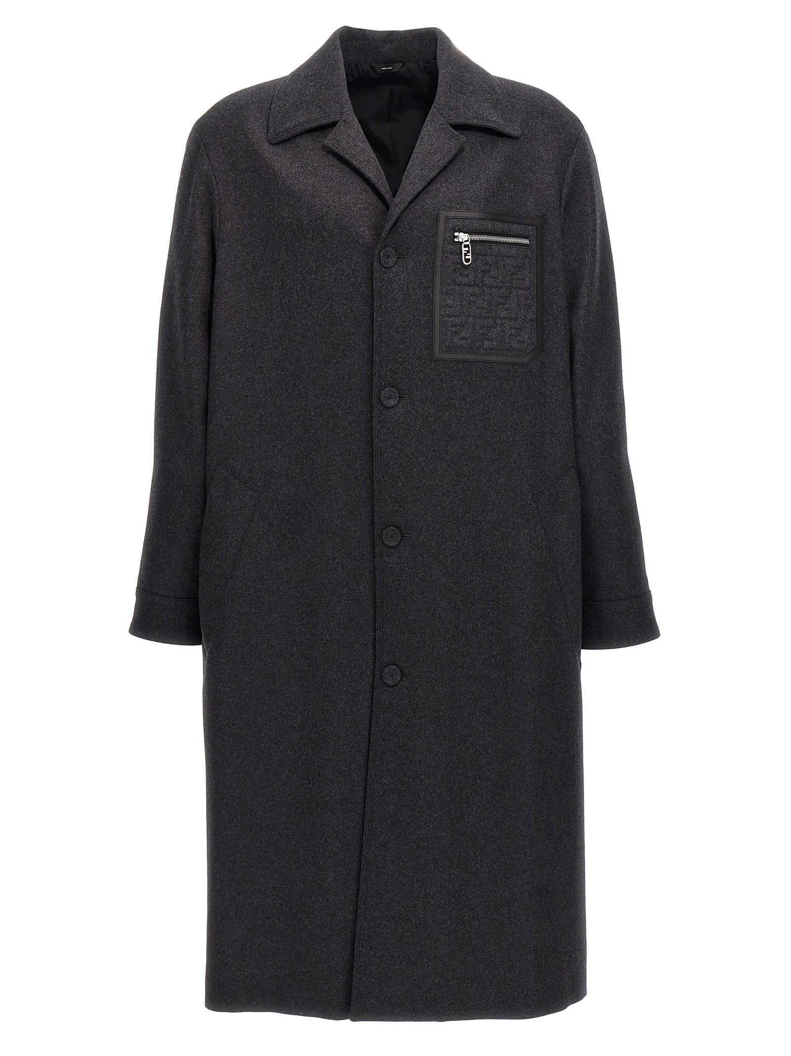 Manteau en cachemire gris de la marque Fendi, présenté sur un mannequin, avec détails élégants et finition de qualité.