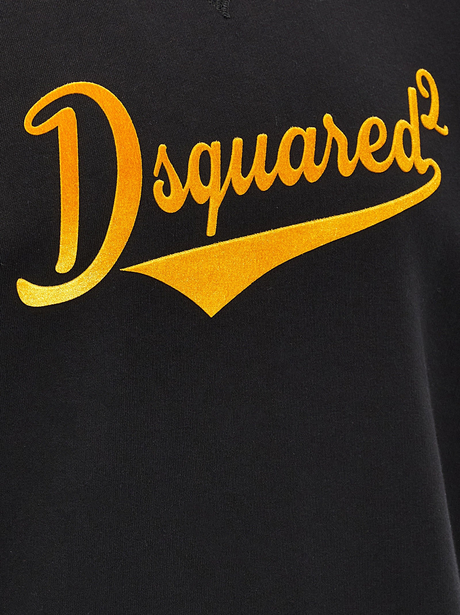 Sweat-shirt en coton noir de Dsquared² avec logo imprimé, porté sur un modèle, vue frontale.