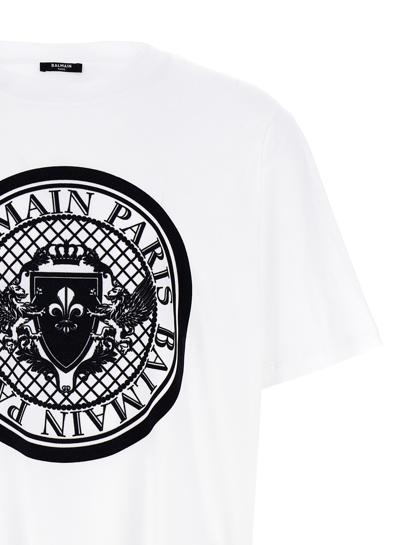 T-shirt en coton bio bicolore Balmain avec logo, manches longues, style moderne et élégant, porté sur mannequin.