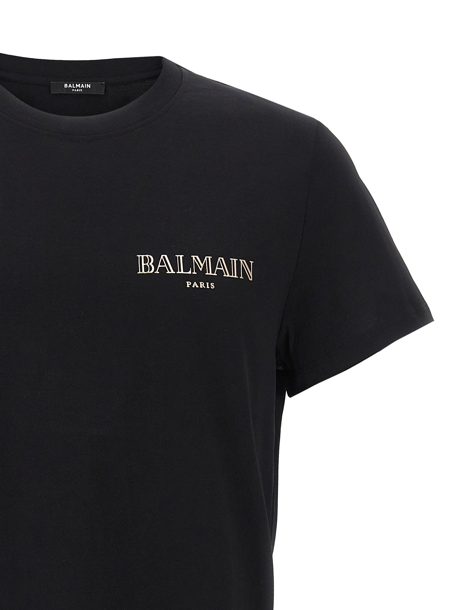 T-shirt noir en coton biologique de la marque Balmain, coupe classique avec logo discret sur la poitrine, vue de face.