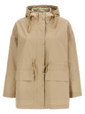 Parka beige en coton de la marque Moncler avec capuche, fermeture zippée et poches latérales, pour homme ou femme.
