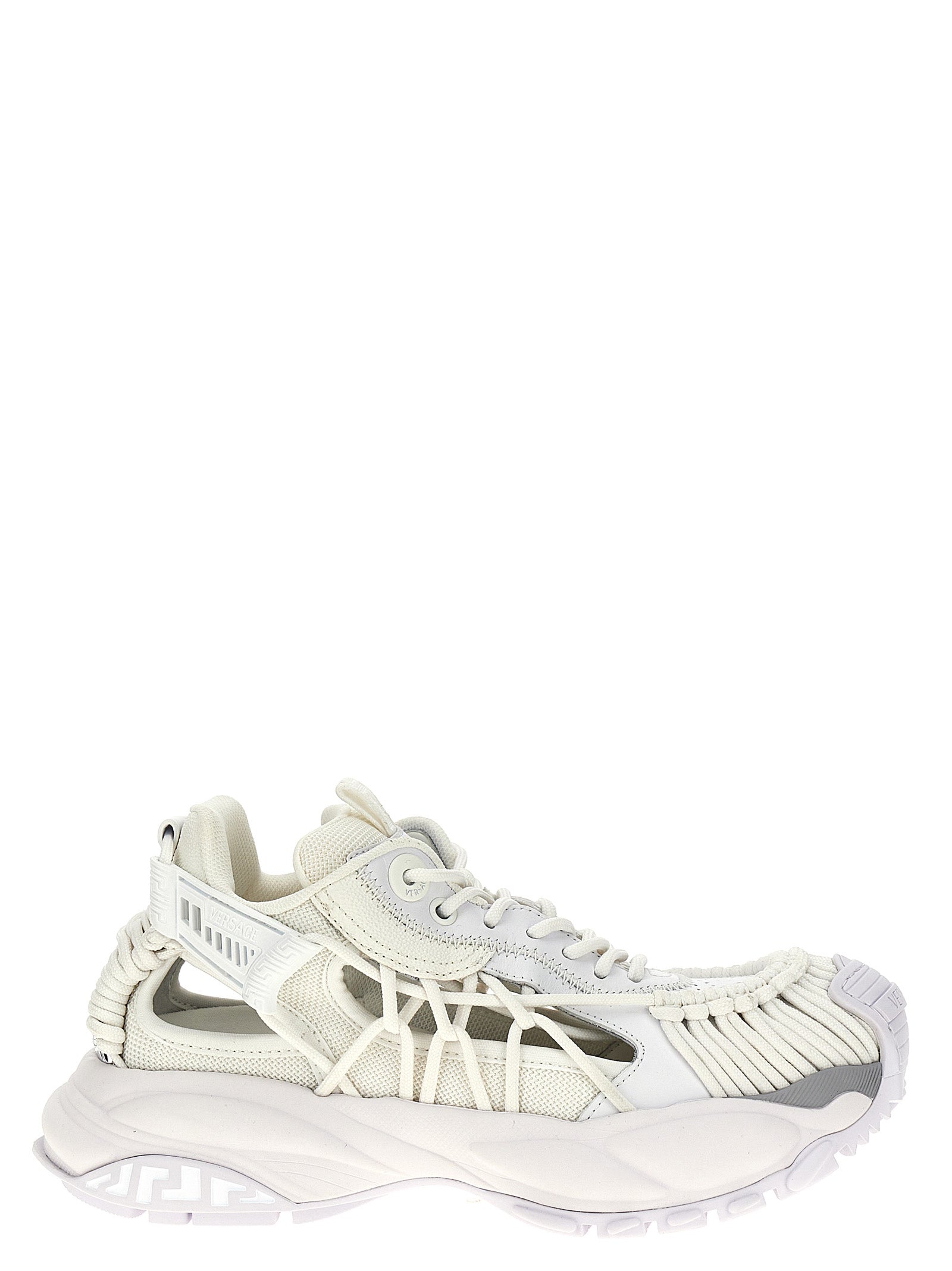 Baskets athlétiques en cuir de veau blanc de la marque Versace, style sportif et élégant pour hommes.