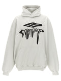 Sweat-shirt blanc en coton de Balenciaga, coupe classique, porté sur mannequin, détails du tissu visible.