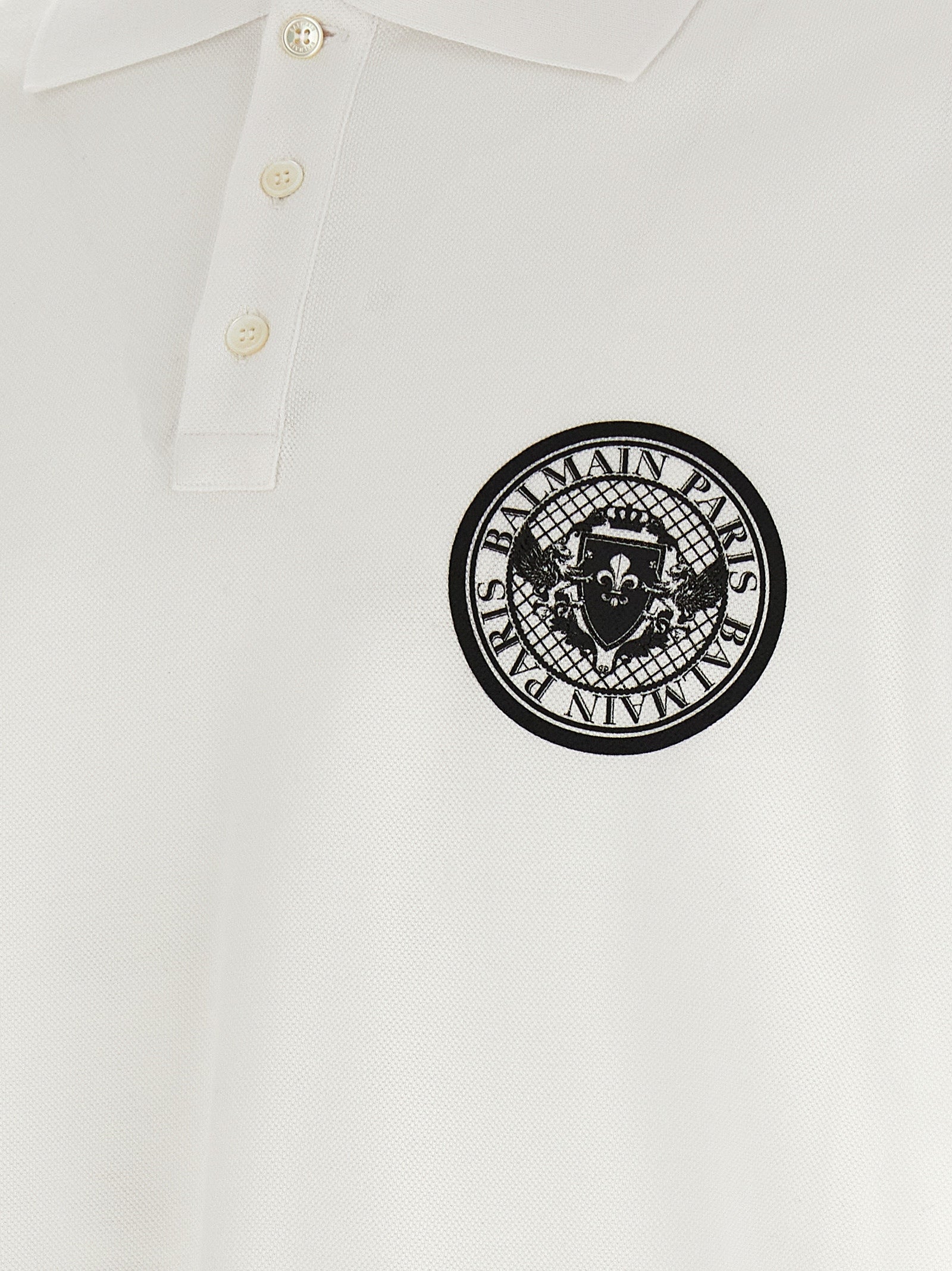 Chemise polo en coton bicolore Balmain, avec col classique et logo discret, vue en gros plan.