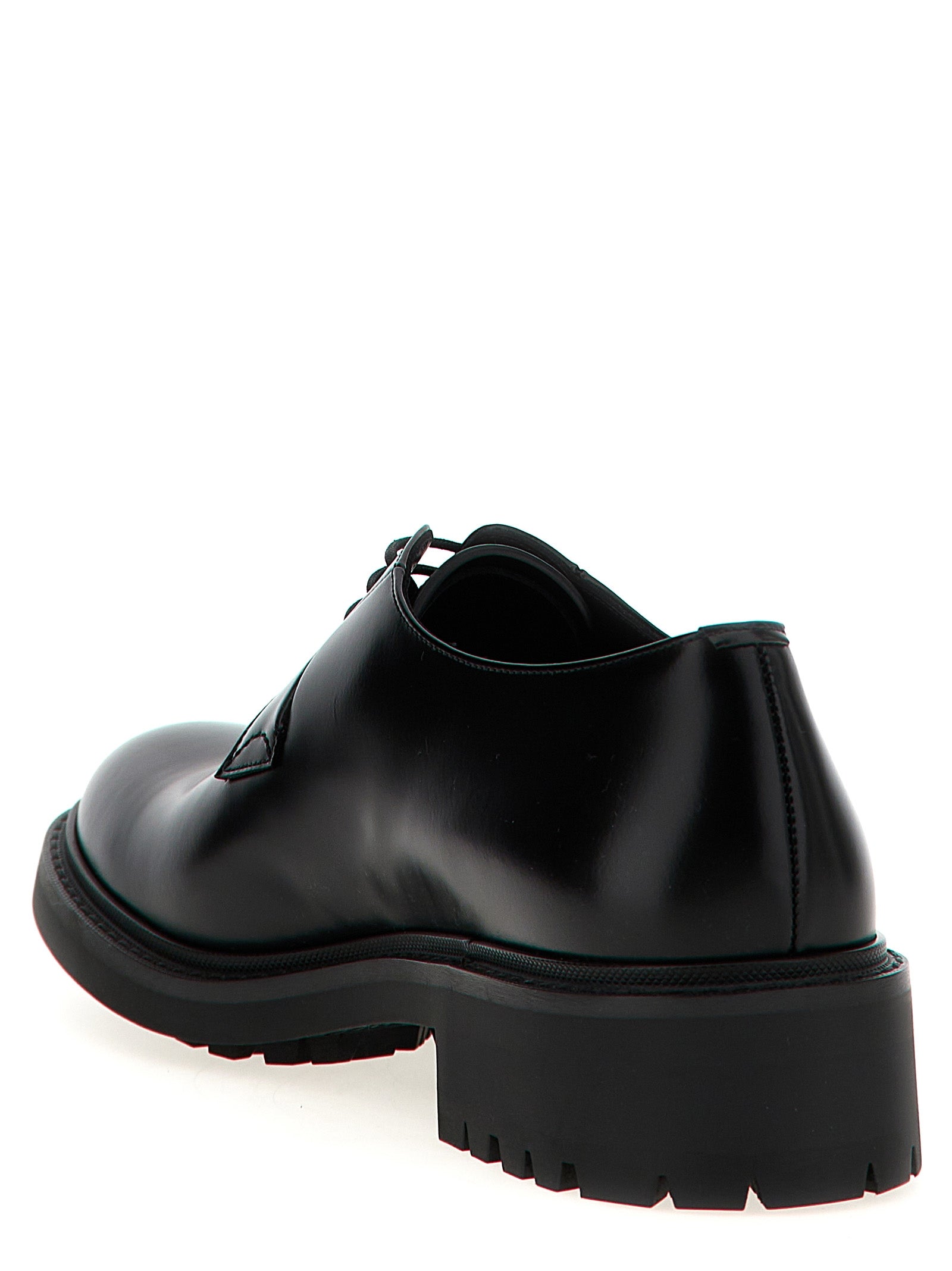 Chaussures Saint Laurent en cuir d'agneau noir, oxfords et derbies élégants, avec lacets et finition raffinée.