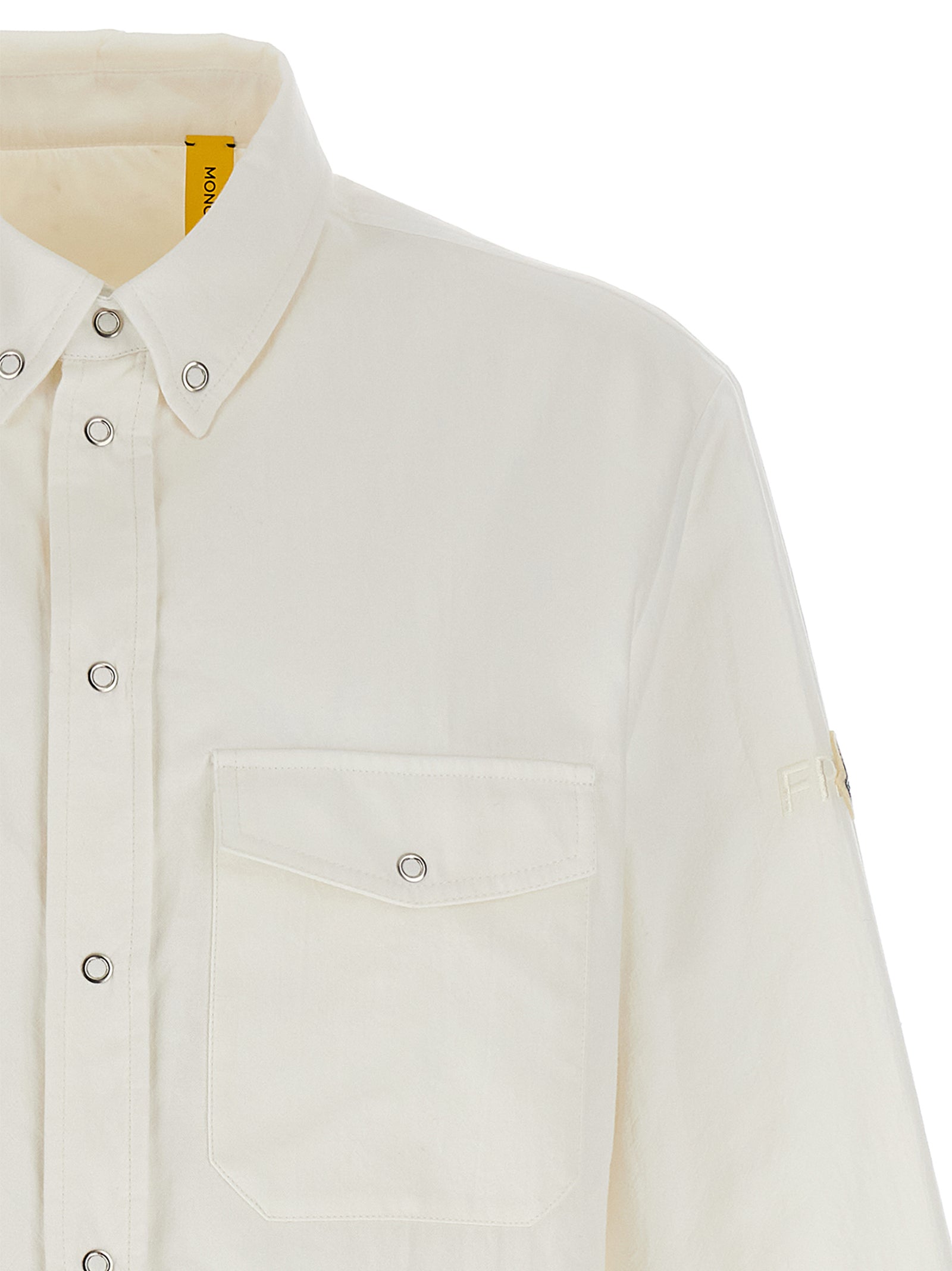 Blouse en polyamide blanche de la marque MONCLER GENIUS, avec détails élégants et coupe moderne visible sur l'image.