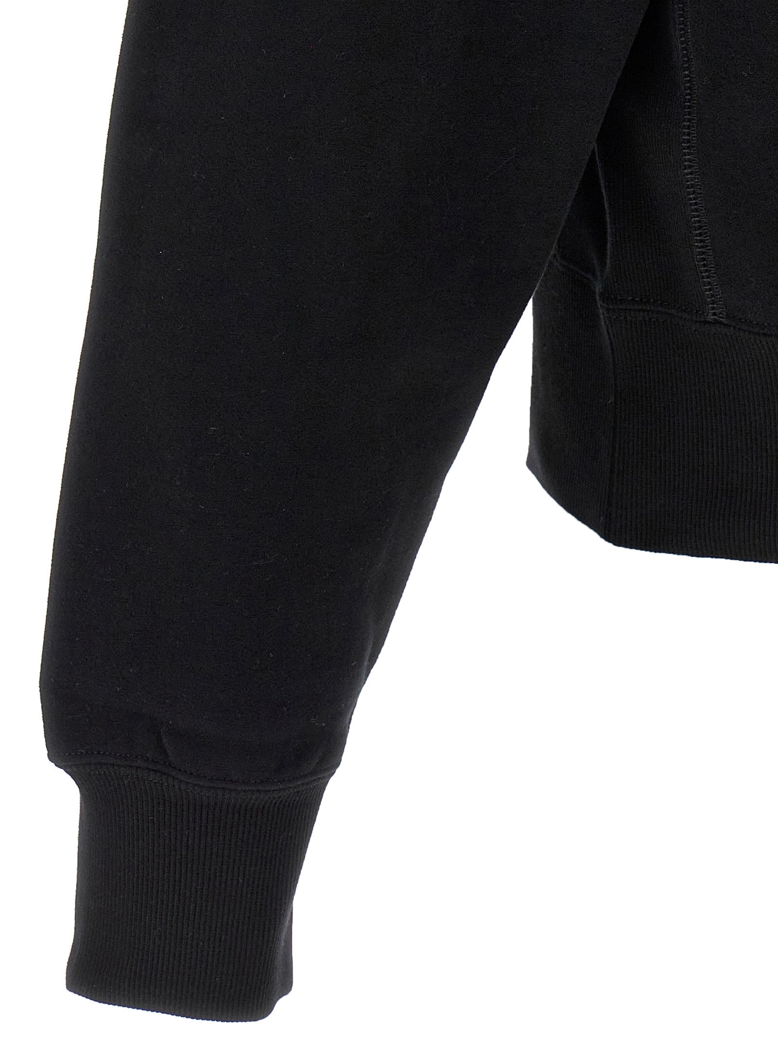 Sweat-shirt en coton noir de Saint Laurent, coupe décontractée, avec logo discret, porté sur un mannequin.