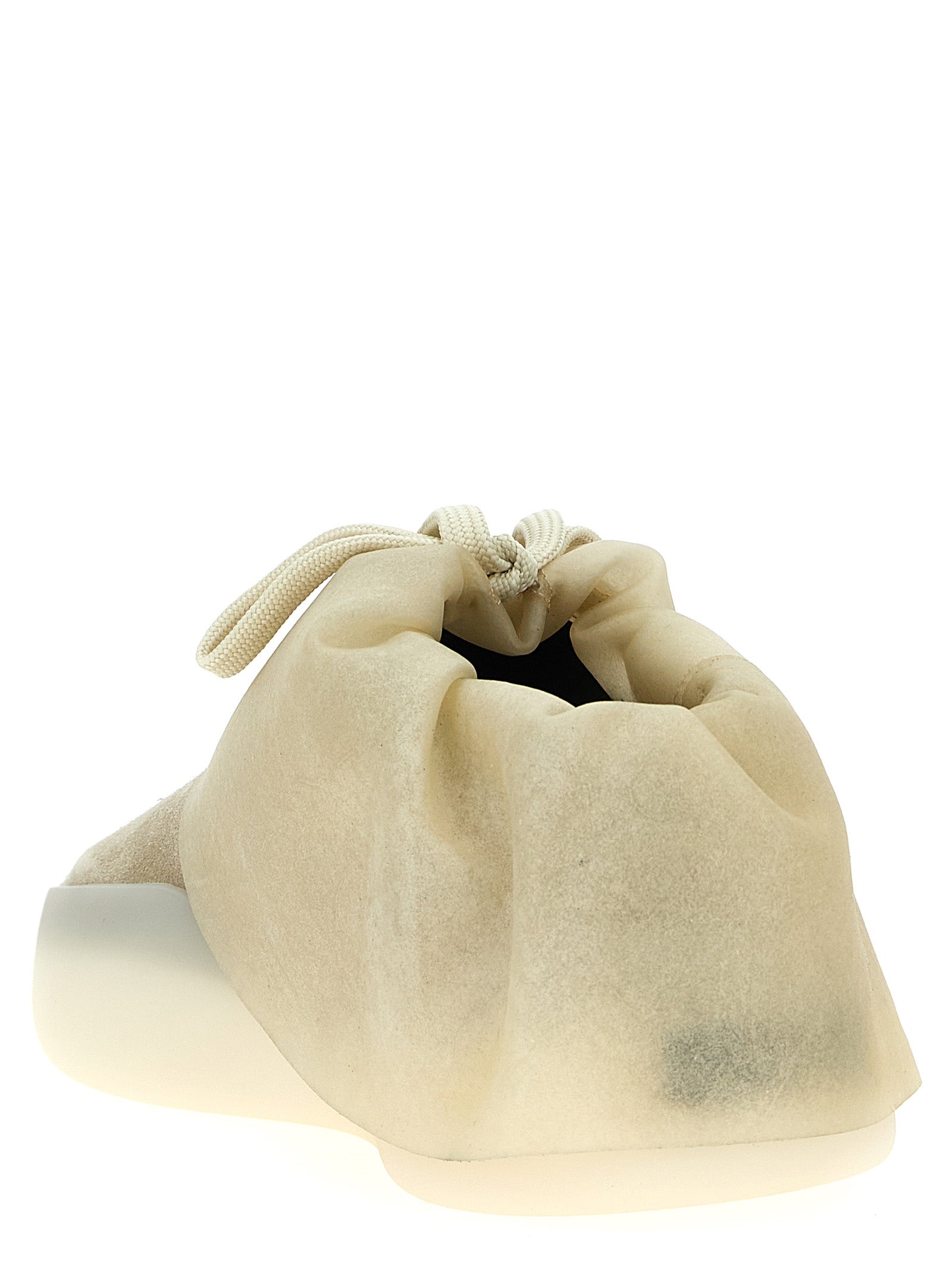 Chaussures sneaker en cuir beige de la marque Fear Of God, vue de face.