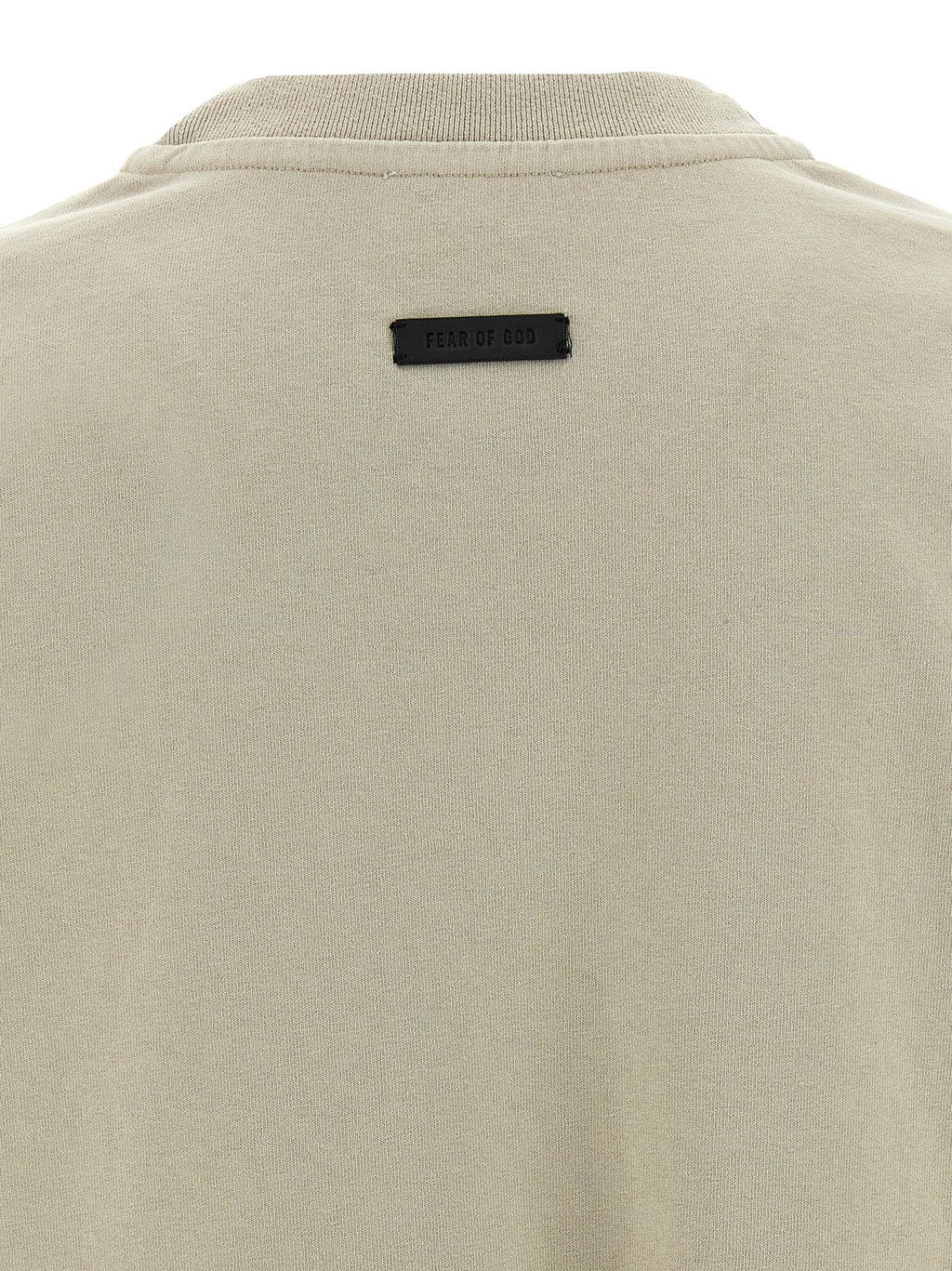 T-shirt gris en coton de la marque Fear Of God, coupe décontractée et logo discret sur le devant.