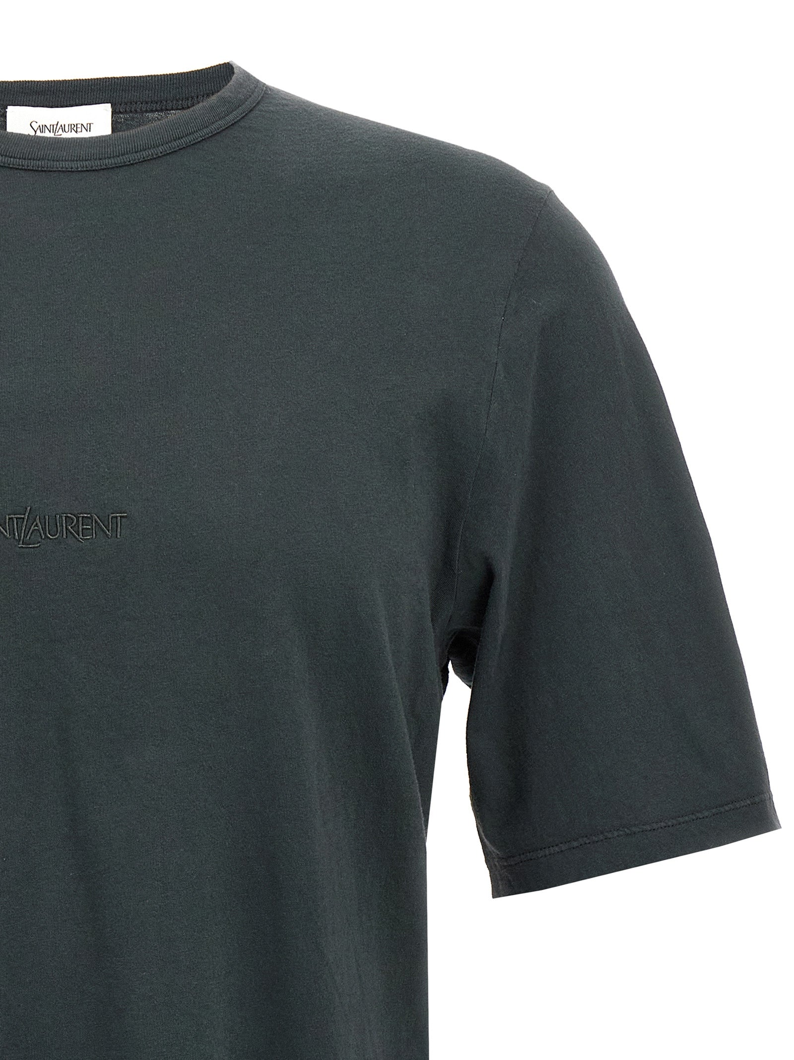 T-shirt en coton noir de Saint Laurent, coupe classique, logo discret sur la poitrine, porté sur mannequin.