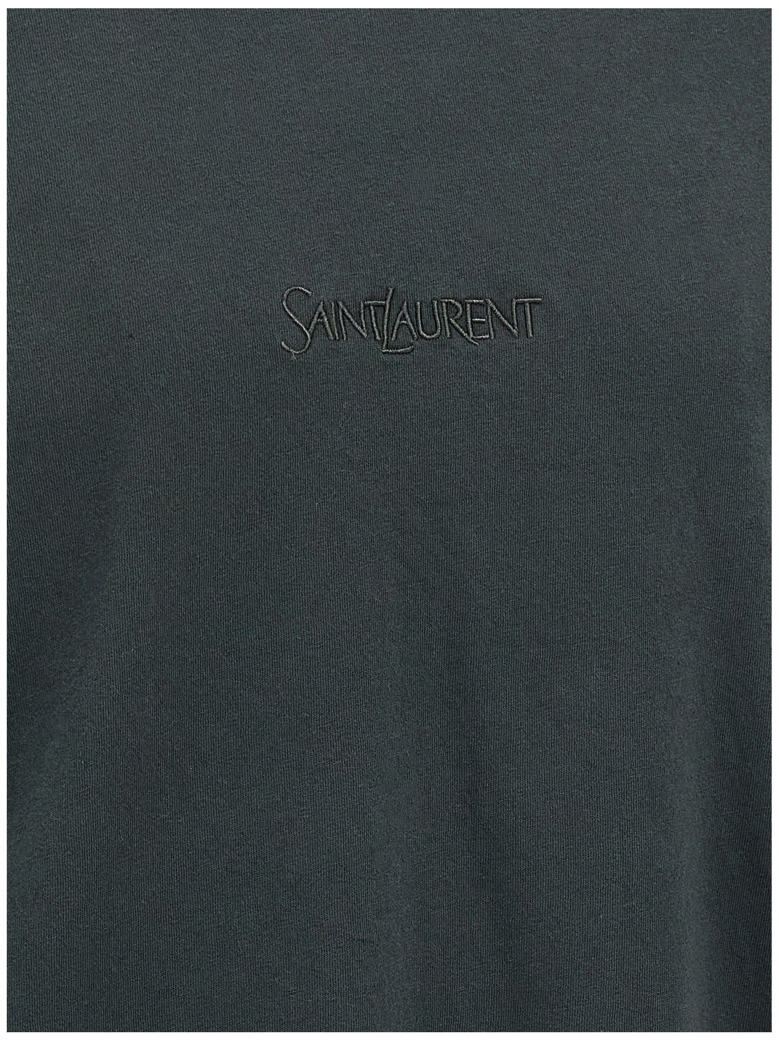 T-shirt en coton noir Saint Laurent, coupe classique, logo discret sur la poitrine, porté sur un fond neutre.