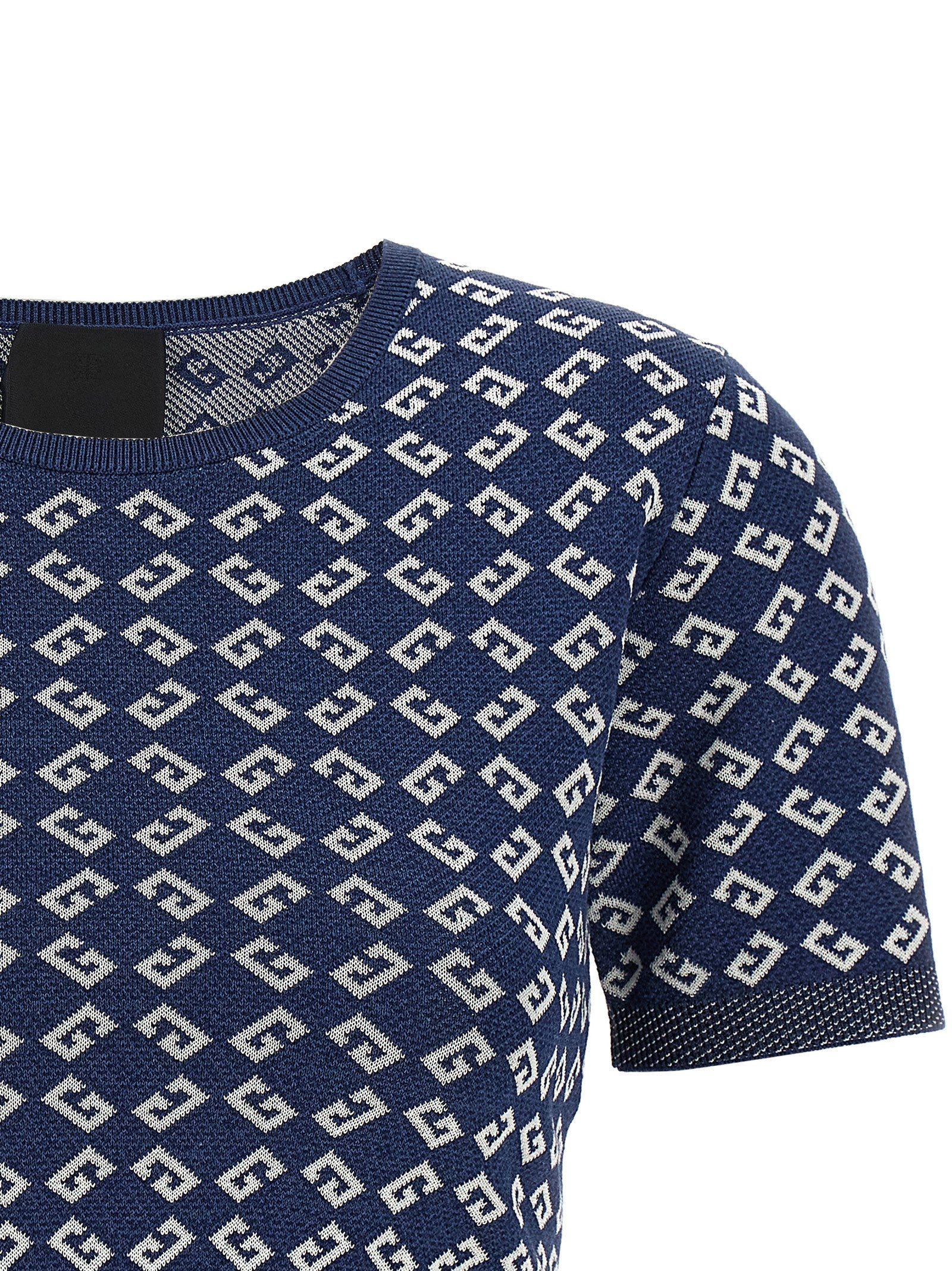 T-shirt bleu en viscose de la marque Givenchy, visible avec coupe classique et logo discret sur le devant.