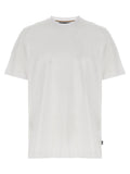 T-shirt blanc en coton de la marque Hugo Boss, coupe classique, porté sur un mannequin, détail du col rond.