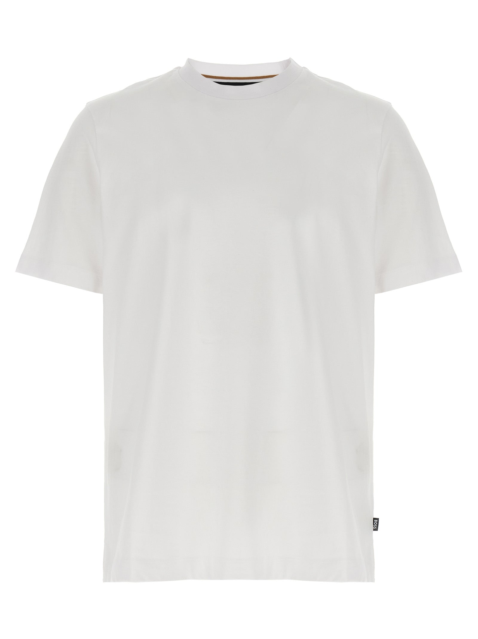 T-shirt blanc en coton de la marque Hugo Boss, coupe classique, porté sur un mannequin, détail du col rond.