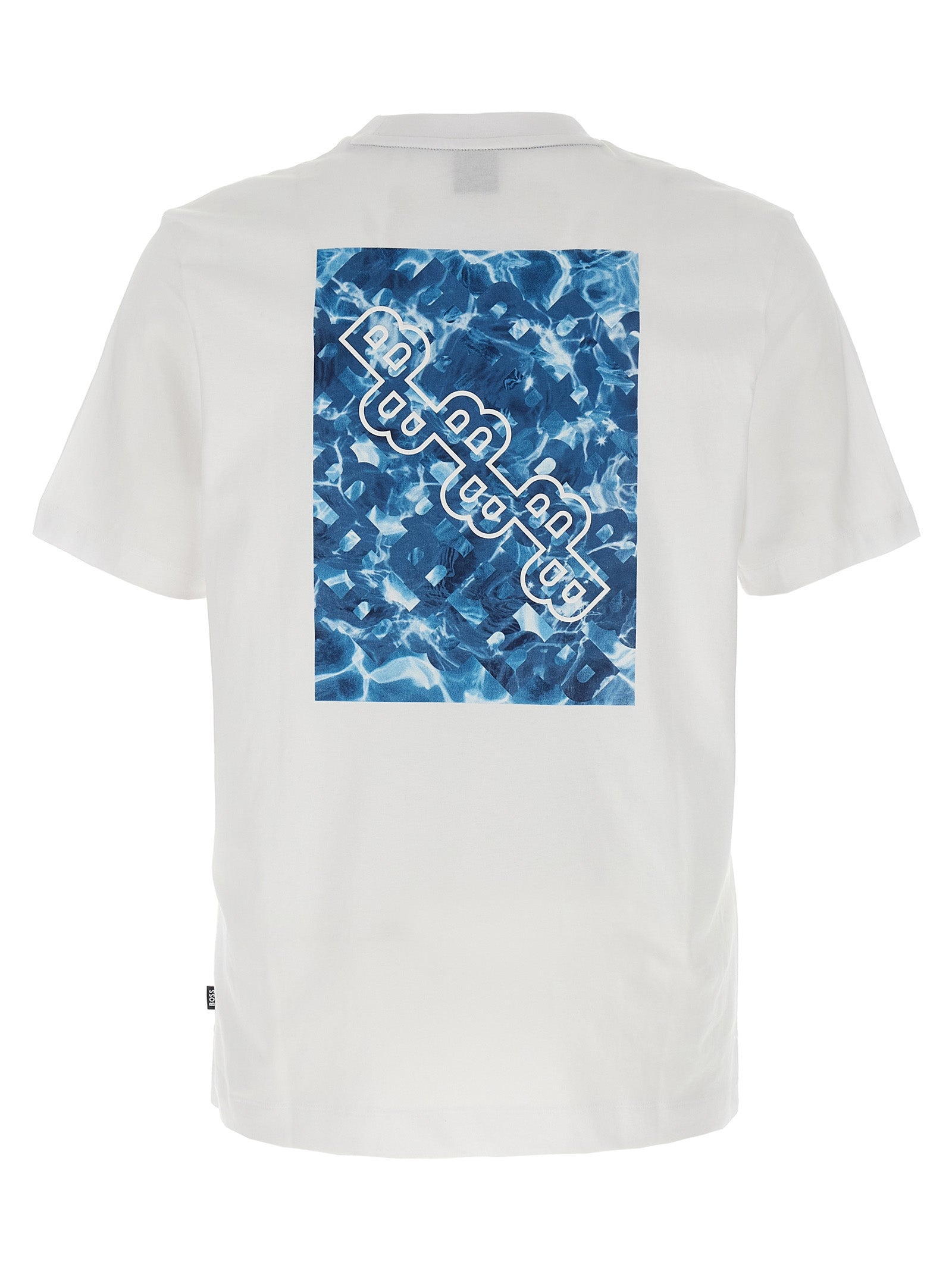 T-shirt blanc en coton de la marque Hugo Boss, coupe classique, porté sur mannequin, visible de face.