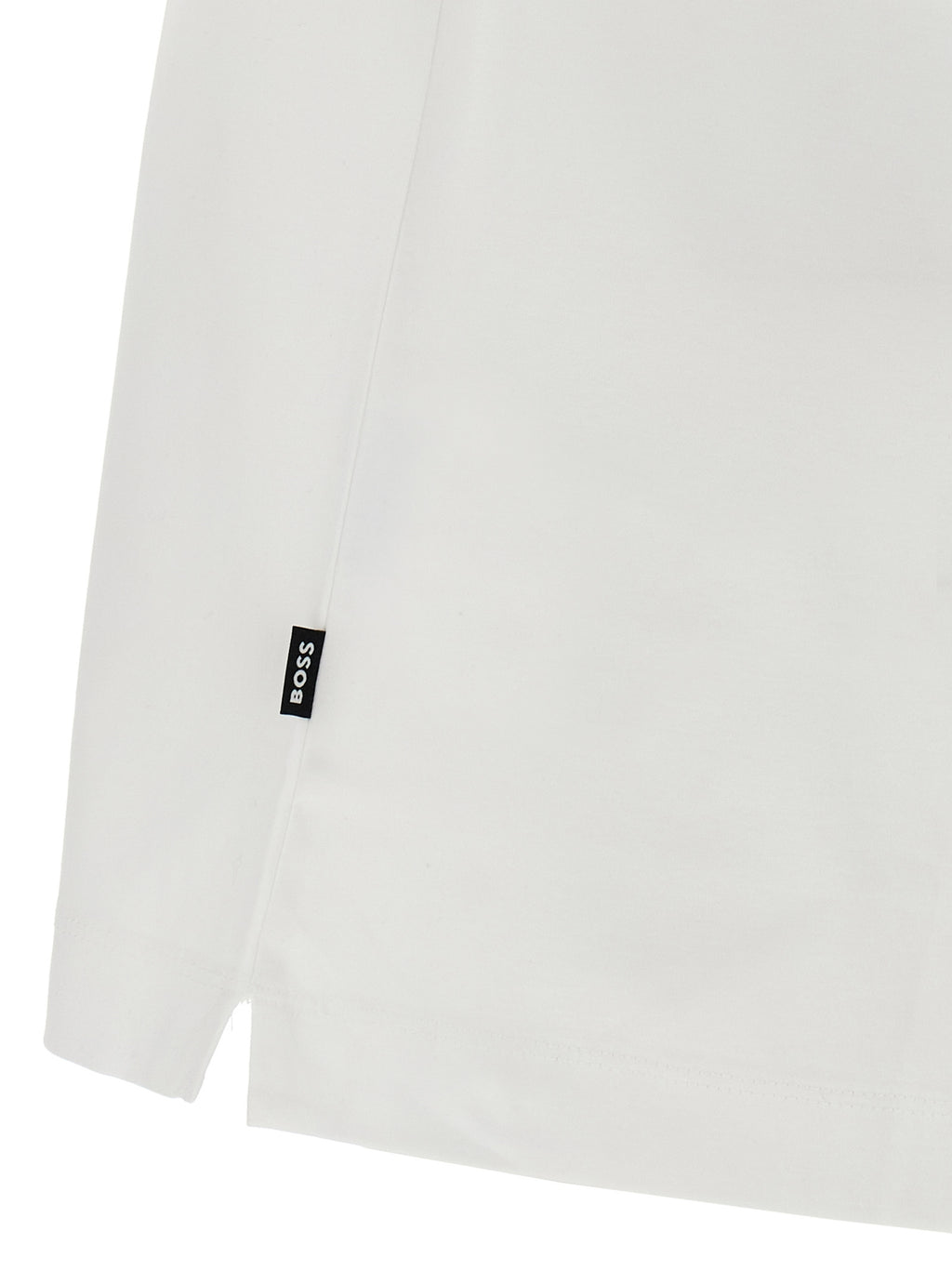 T-shirt blanc en coton de la marque Hugo Boss, détail du col et tissu doux, vue de face sur fond neutre