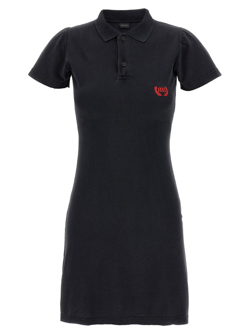 Robe courte noire en coton de Balenciaga, silhouette élégante et moderne, tissu doux et confortable visible en image.