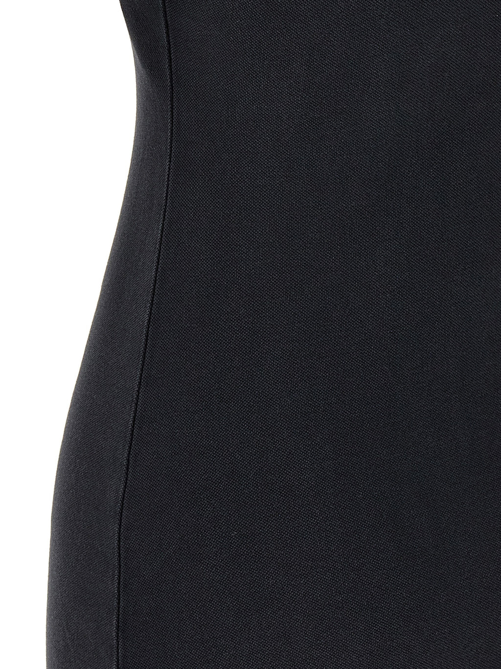 Robe courte noire en coton de Balenciaga, style élégant avec coupe moderne, portée sur un mannequin.