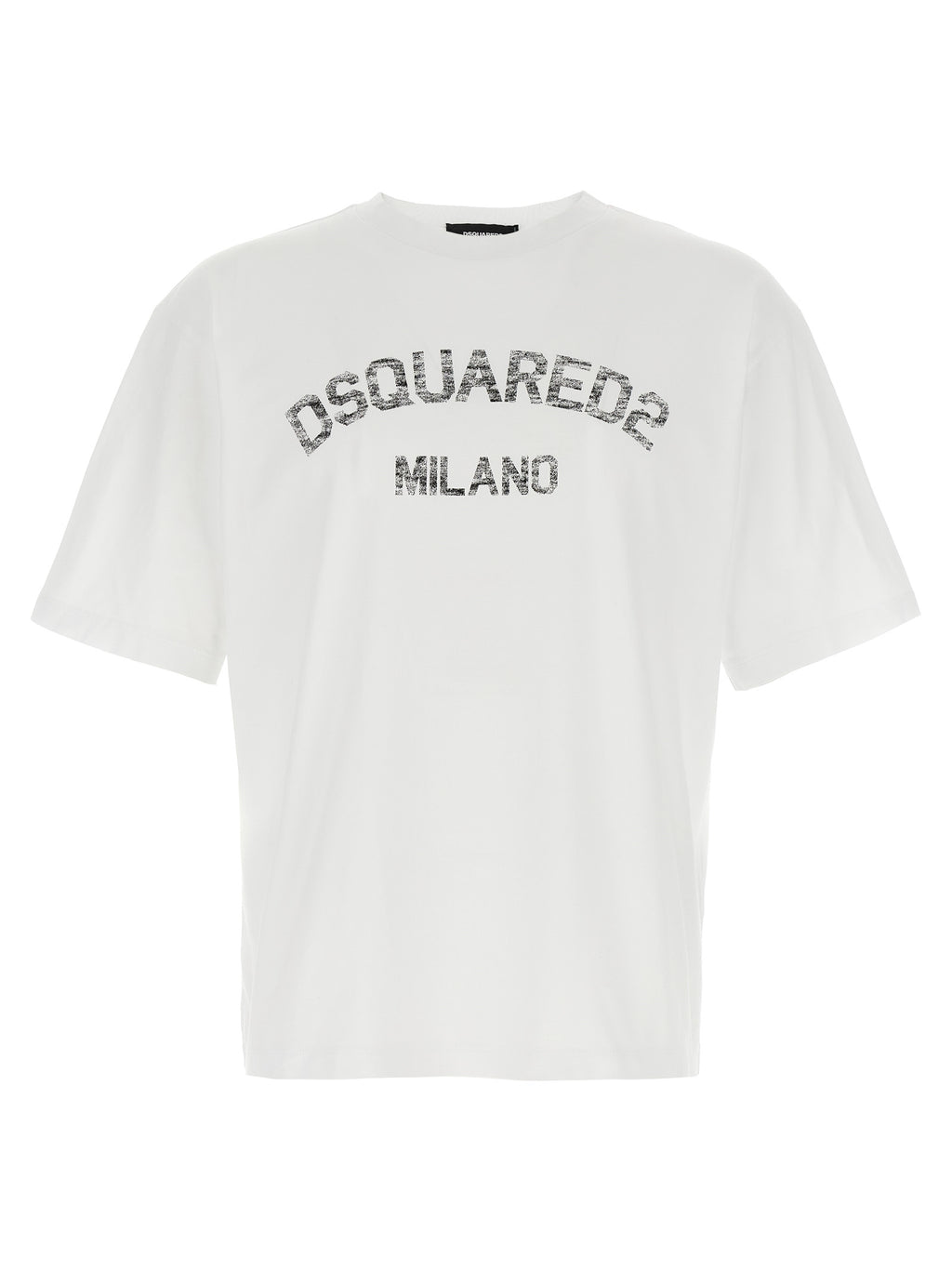 T-shirt blanc en coton de la marque Dsquared², manches courtes, design simple, porté sur un mannequin.
