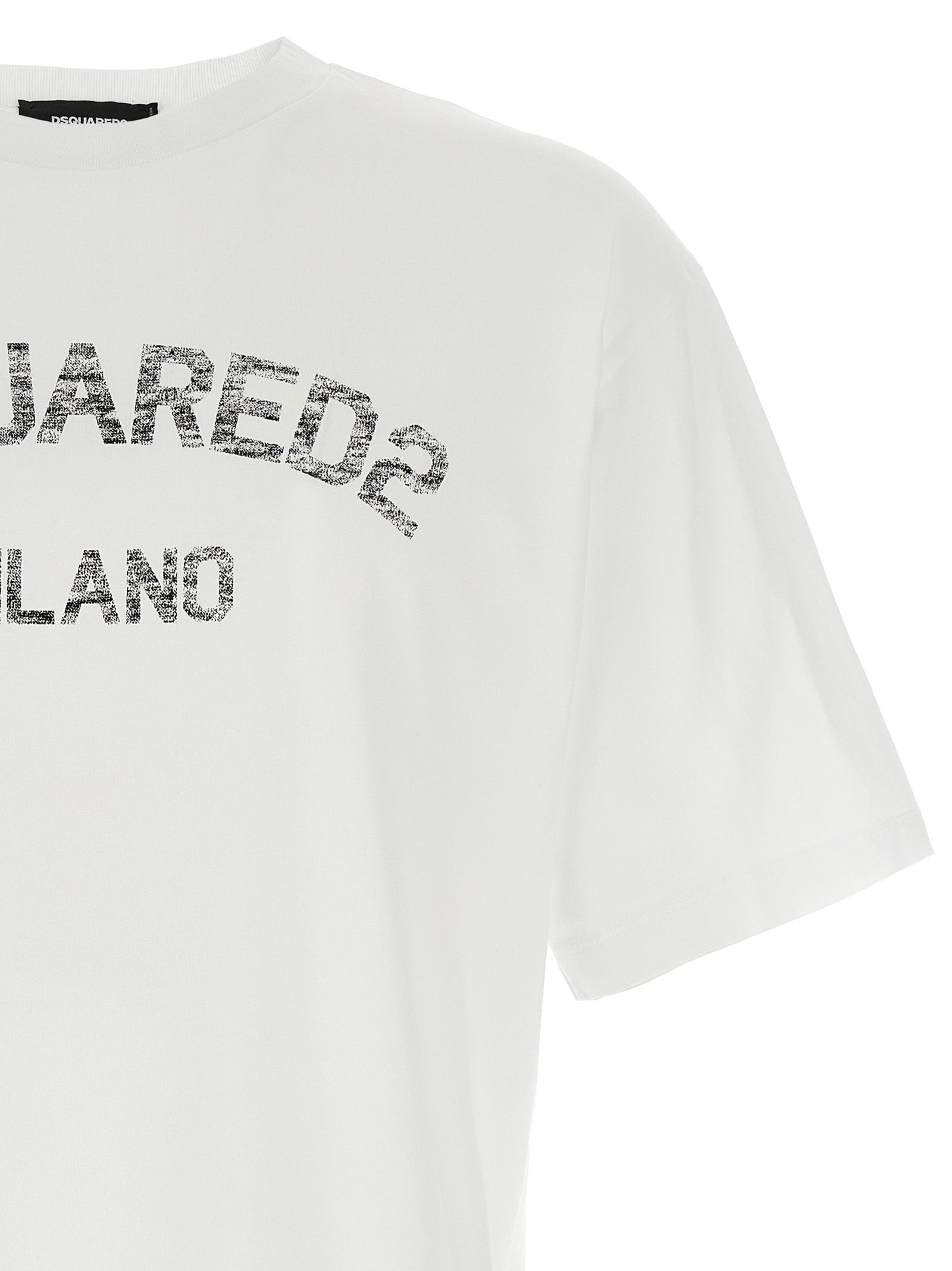 T-shirt blanc en coton de la marque Dsquared², coupe classique et tissu doux visible sur l'image.