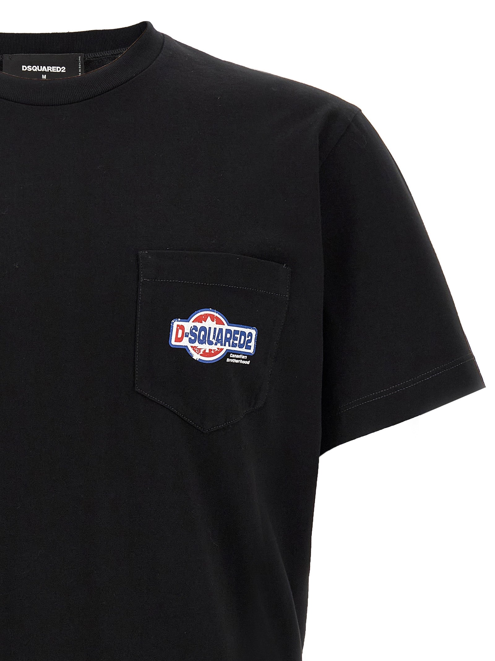 T-shirt en coton noir de la marque Dsquared², coupe classique et logo discret visible sur le devant.