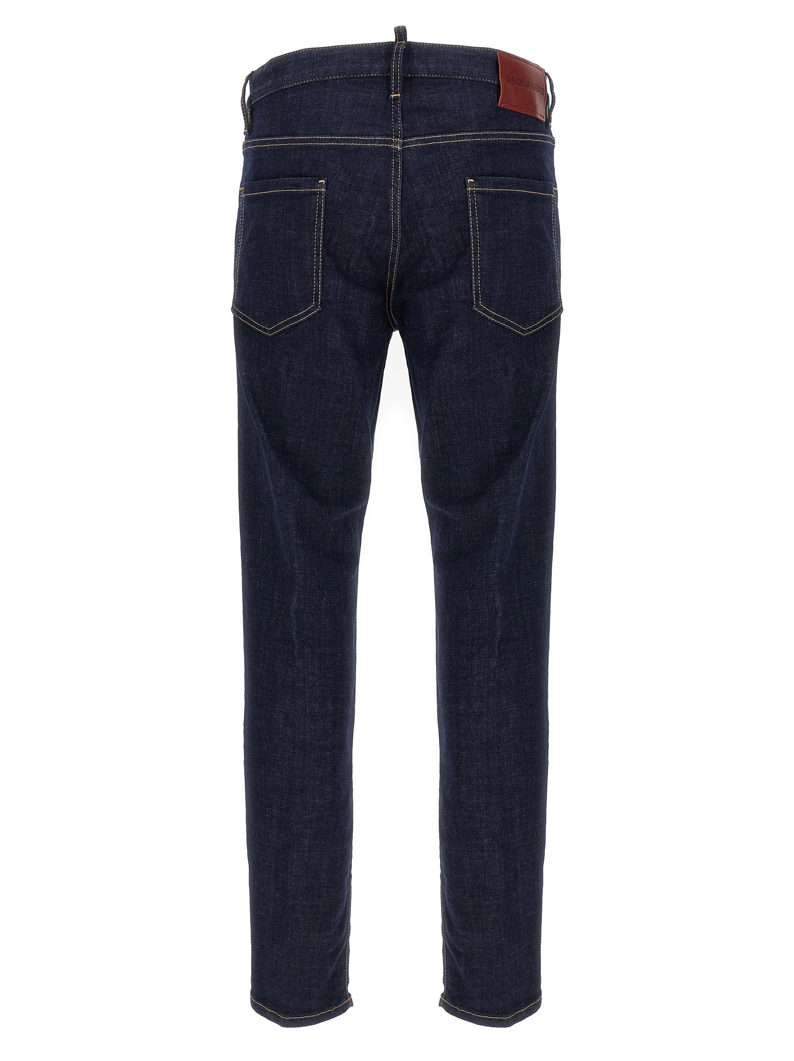 Jeans slim en coton bleu de Dsquared², coupe ajustée, détails modernes, porté sur un mannequin.
