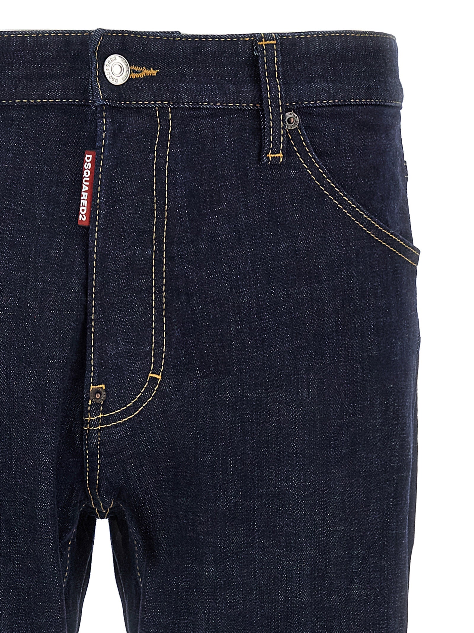 Jeans slim fit en coton bleu de la marque Dsquared², visibles en détail sur l'image.