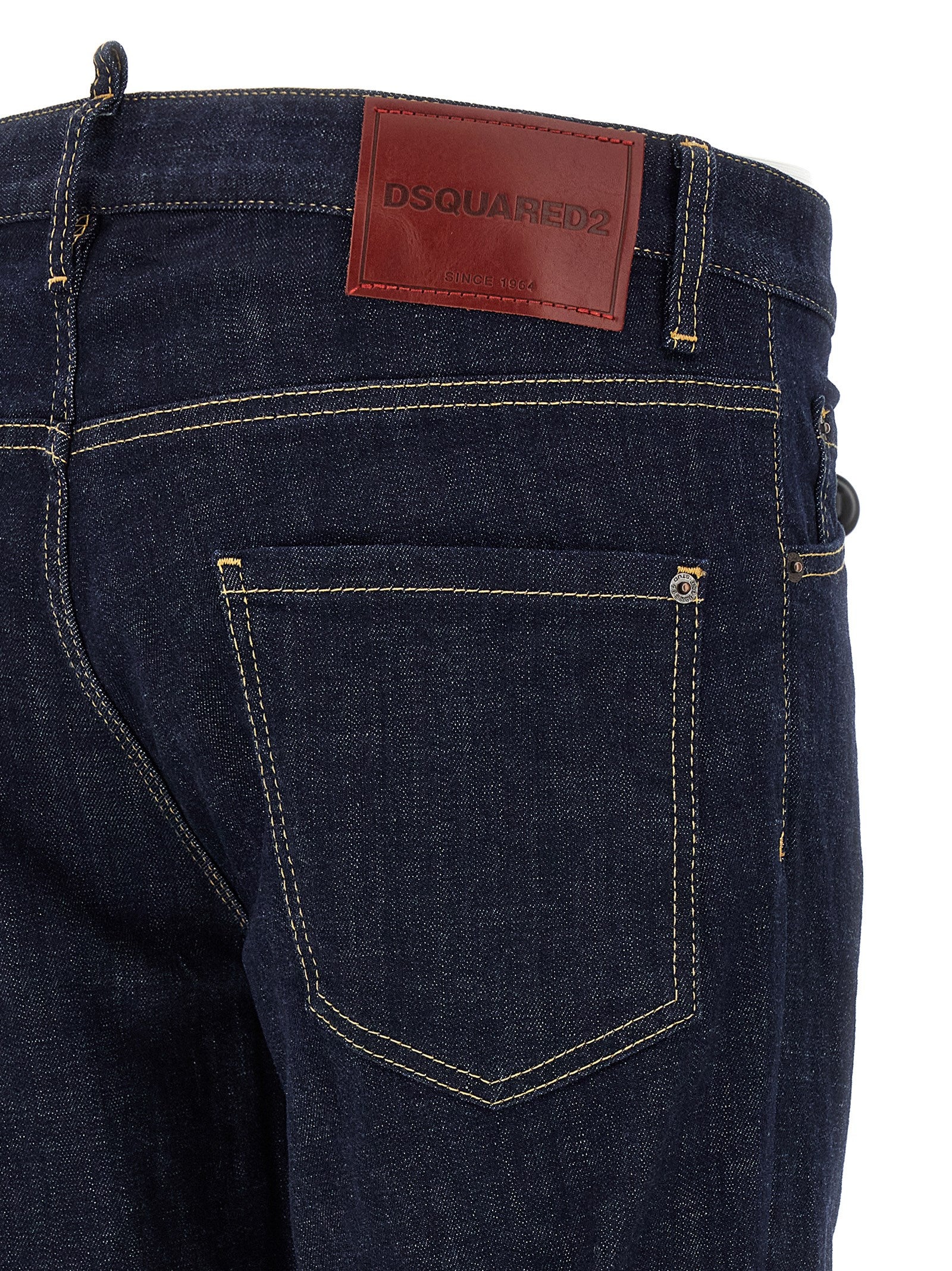 Jeans Slim Fit en coton bleu de Dsquared², coupe ajustée et style moderne, visibles sur l'image.