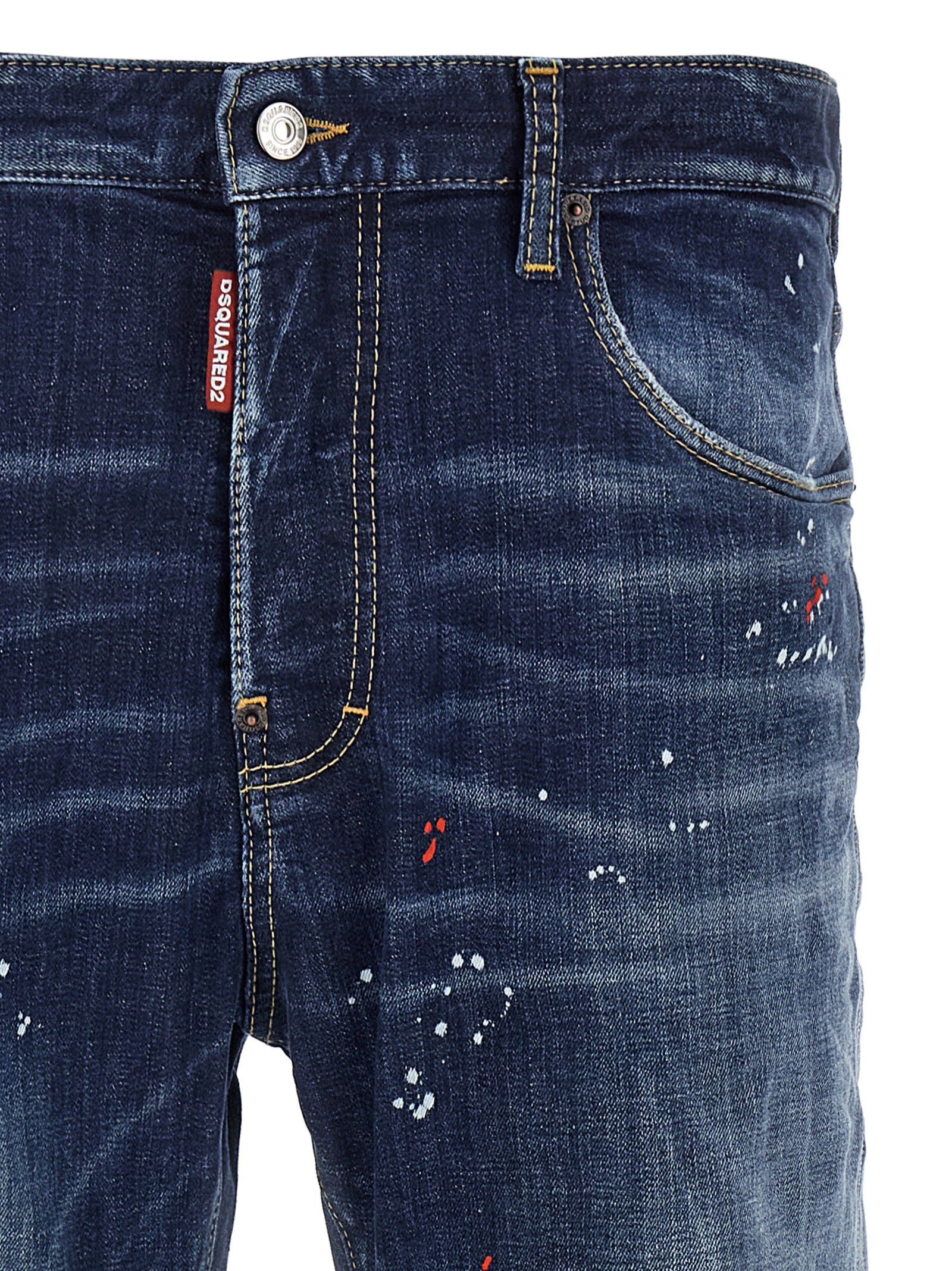 Jeans en coton bleu à coupe décontractée de Dsquared², visibles avec détails de couture et poches avant.