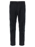 Pantalons chinos en coton noir de la marque Dsquared², vue de face avec détails de la coupe et des poches.