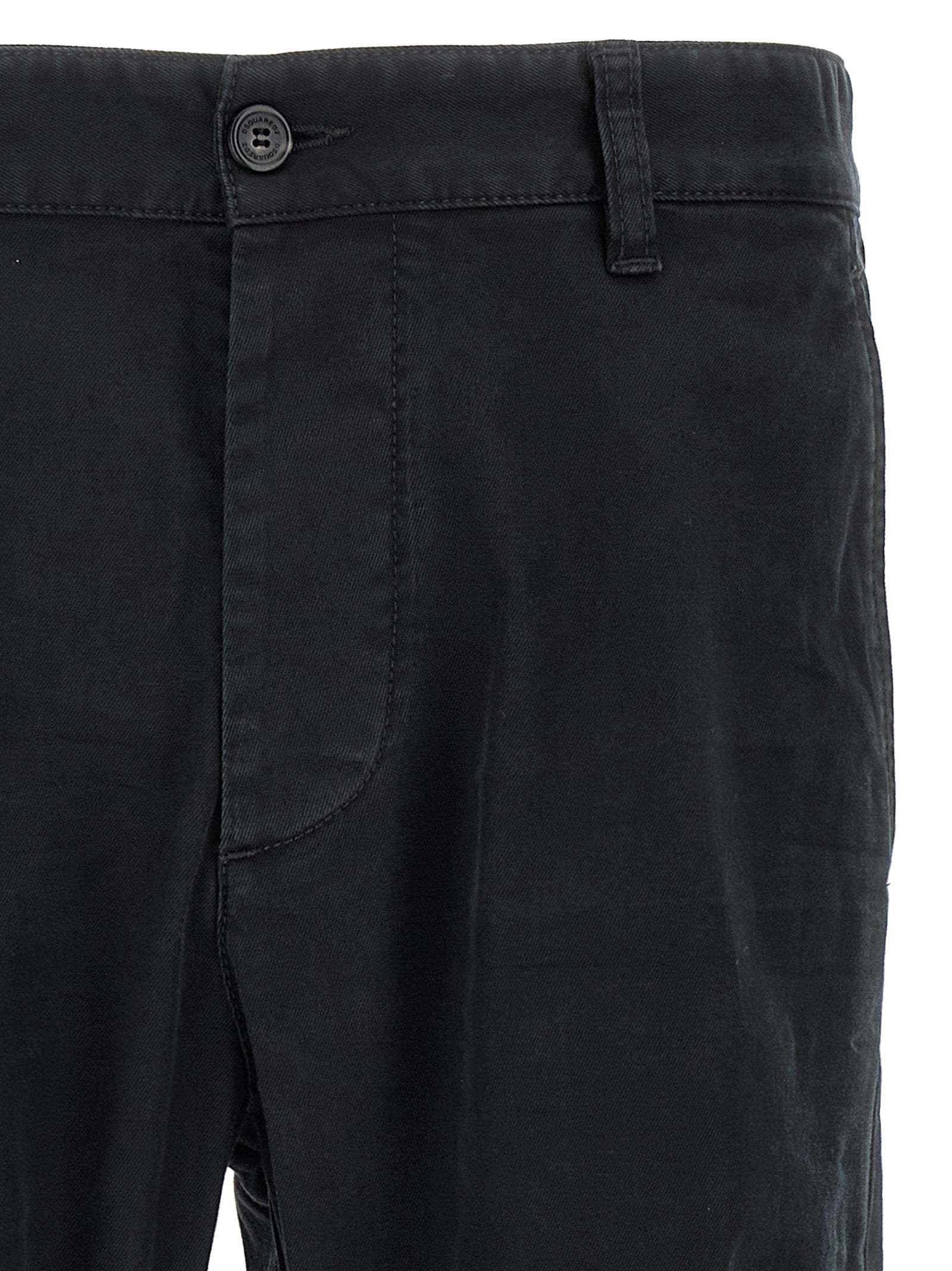 Pantalon chino en coton noir de la marque Dsquared², vue de face, avec coupe moderne et détails simples.