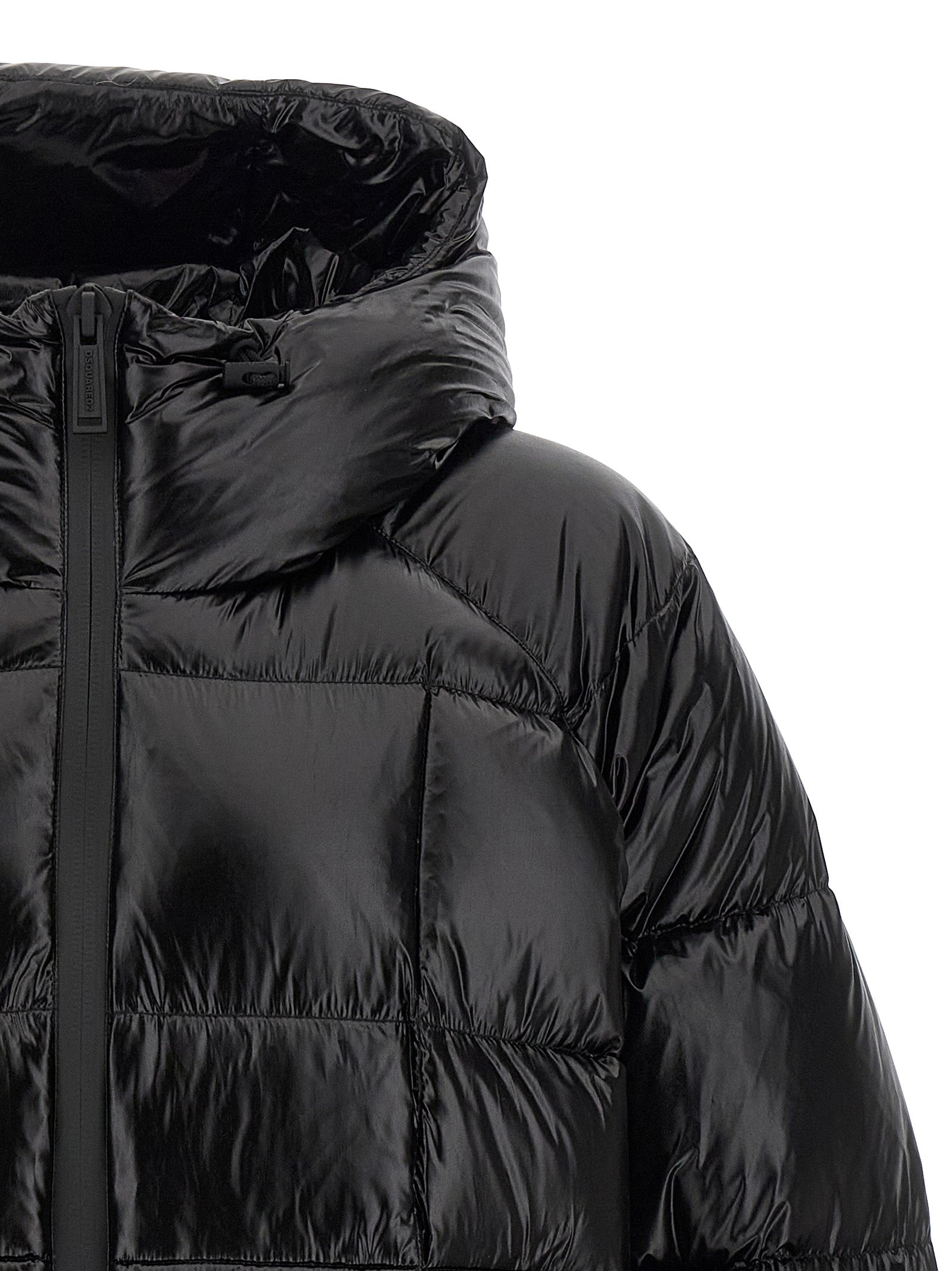 Veste longue en polyamide noire de Dsquared², style moderne et élégante, visible en détail dans cette image.