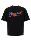 T-shirt en coton noir de la marque Dsquared², coupe classique avec logo discret, porté sur mannequin.