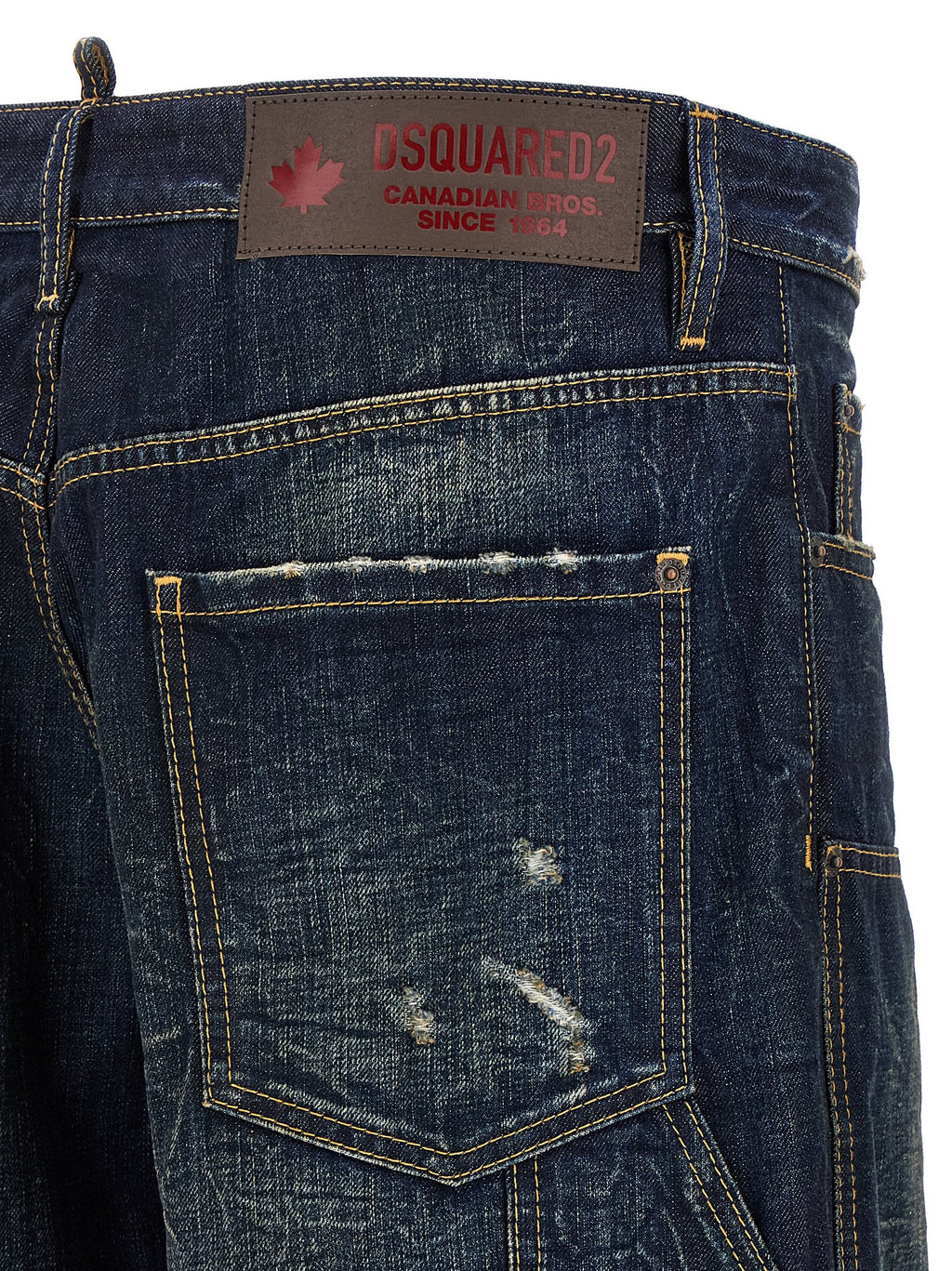 Jeans en denim bleu en coton de Dsquared², coupe classique et détails tendance, visibles sur l'image.