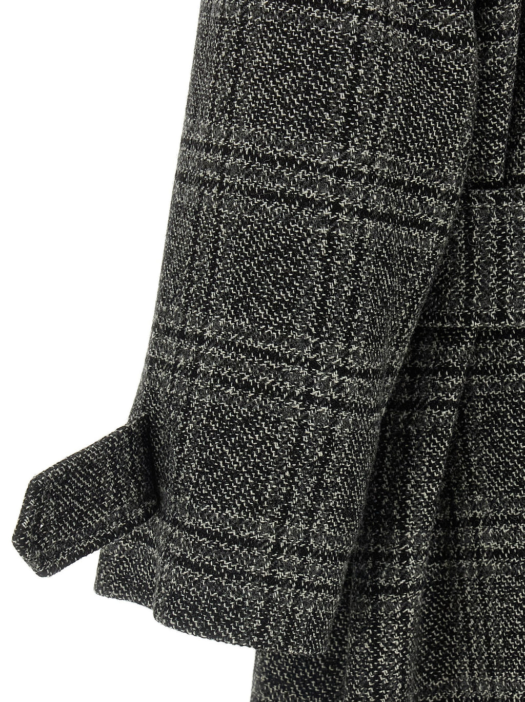 Manteau en laine noir Balenciaga, coupe élégante, porté sur un modèle, détails de couture visibles.
