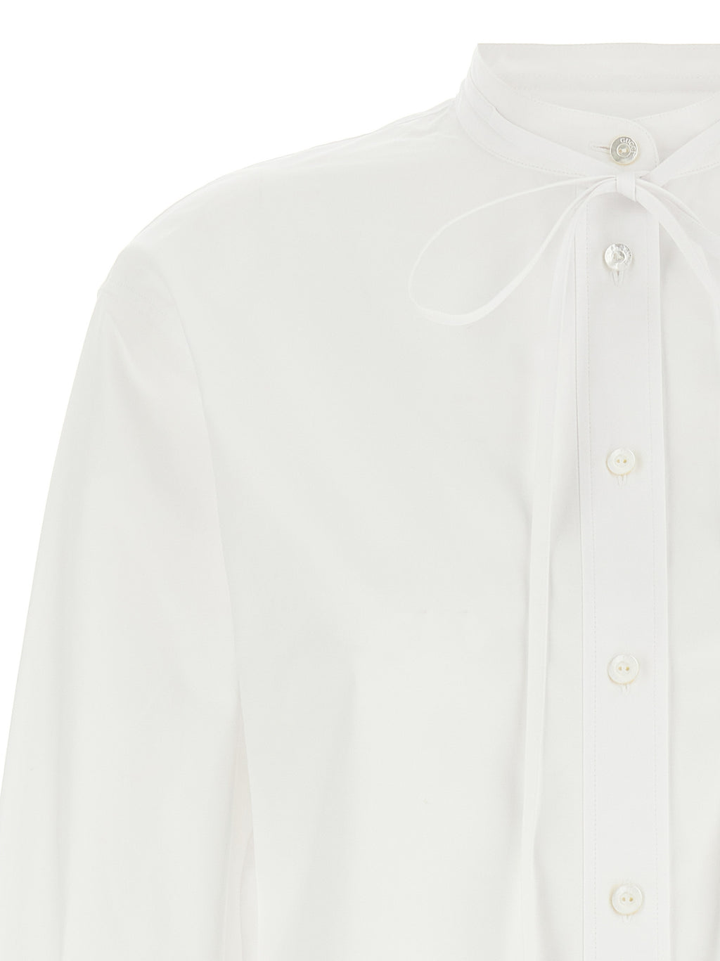 Chemise en coton blanc Gucci, vue de face, avec détails de couture visibles, élégante et sophistiquée.